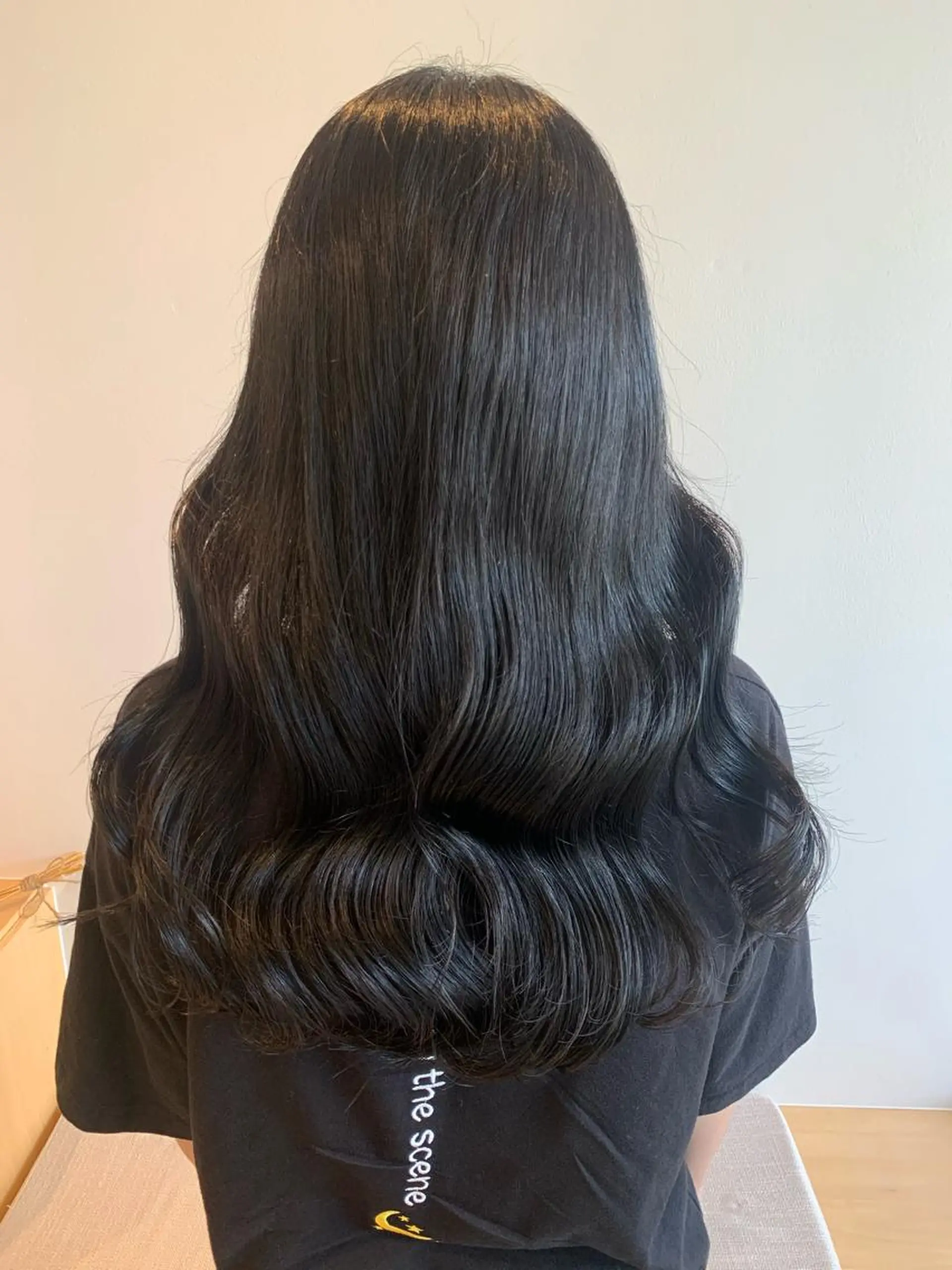 カラー 黒髪 ブルーカラー ブルーブラック 村松 萌のヘアスタイル