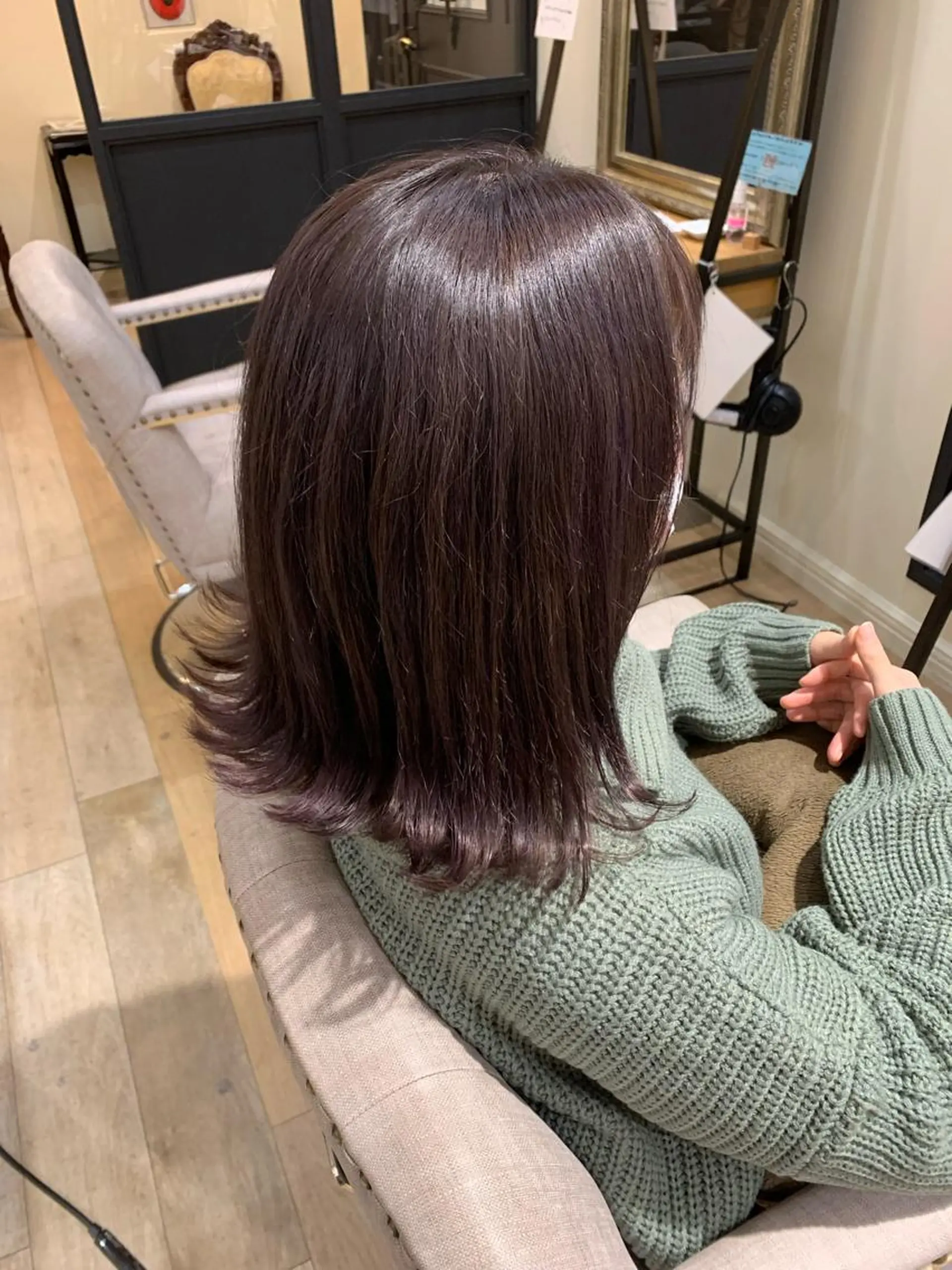 ミディアム カラー パープルカラー ヘアカラー トリートメント 上田 紗也のヘアスタイル