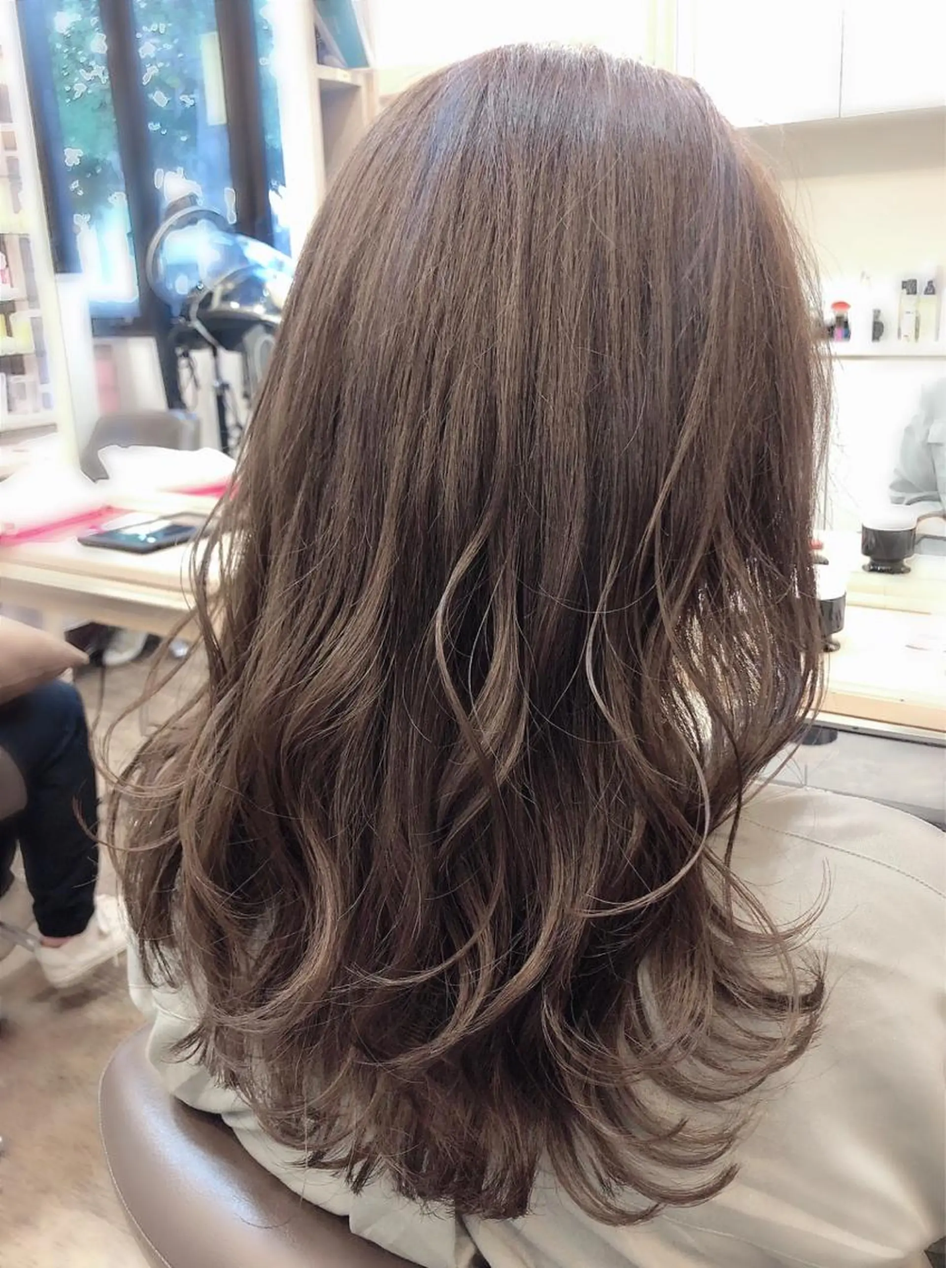 セミロング カラー ベージュカラー 透明感カラー イルミナカラー カット ヘアカラー 尚平 髪質改善 大人のデザインカラーのその他イメージ