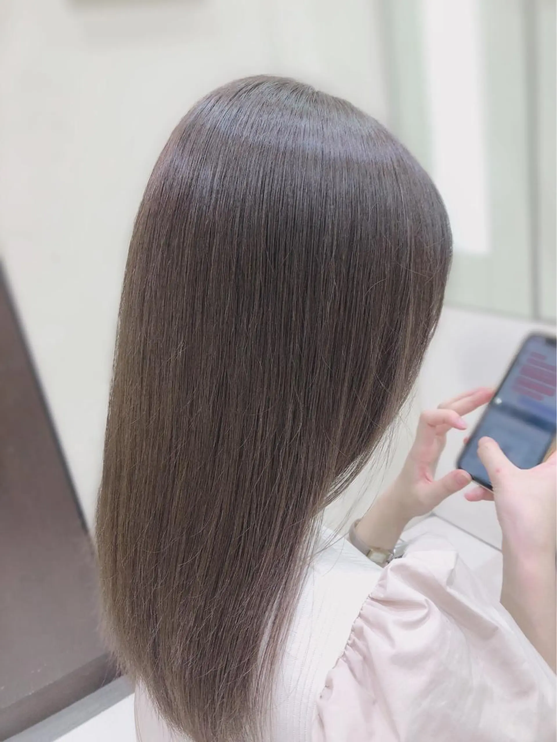 カラー グレージュ アイスグレージュ カット ヘアカラー トリートメント 安藤 明日翔のヘアスタイル