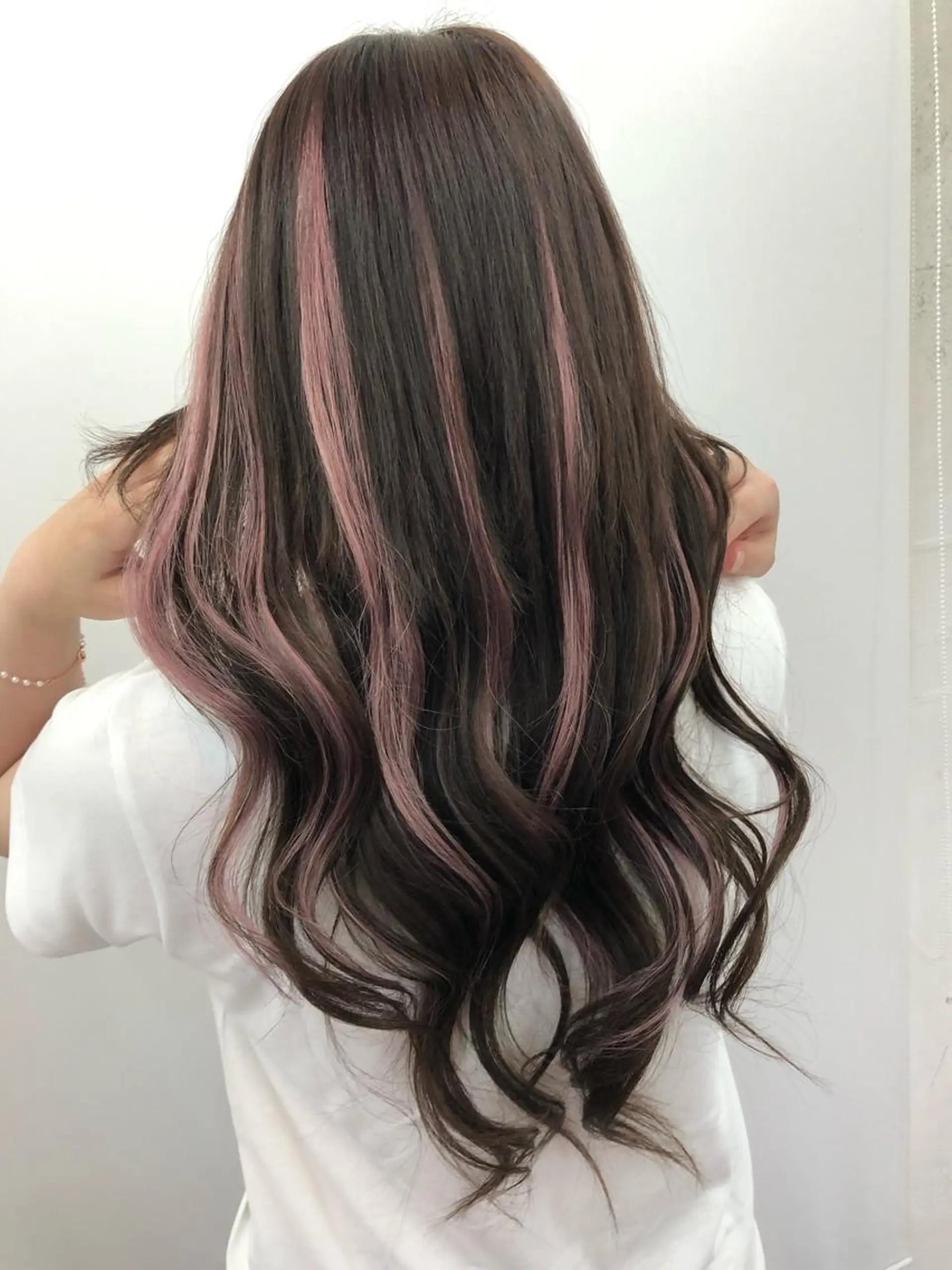 ロング カラー ヘアアレンジ バレイヤージュ ブリーチ ハイライトカラー ハイトーンカラー ピンクカラー alpha. カラーエクステ下妻のヘアスタイル
