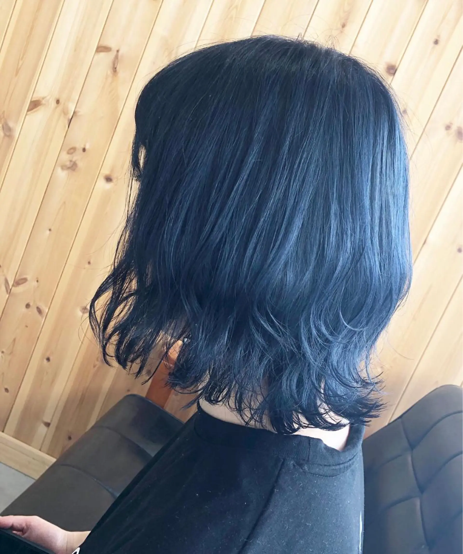 ショート カラー ブリーチ ネイビーカラー 小森 拓哉のヘアスタイル