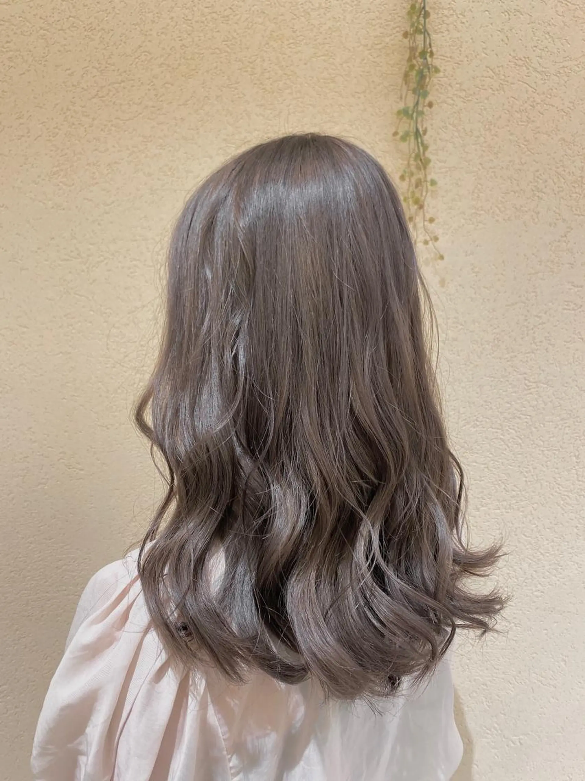 セミロング アッシュ 新宿スペインカール ヨモギダのヘアスタイル