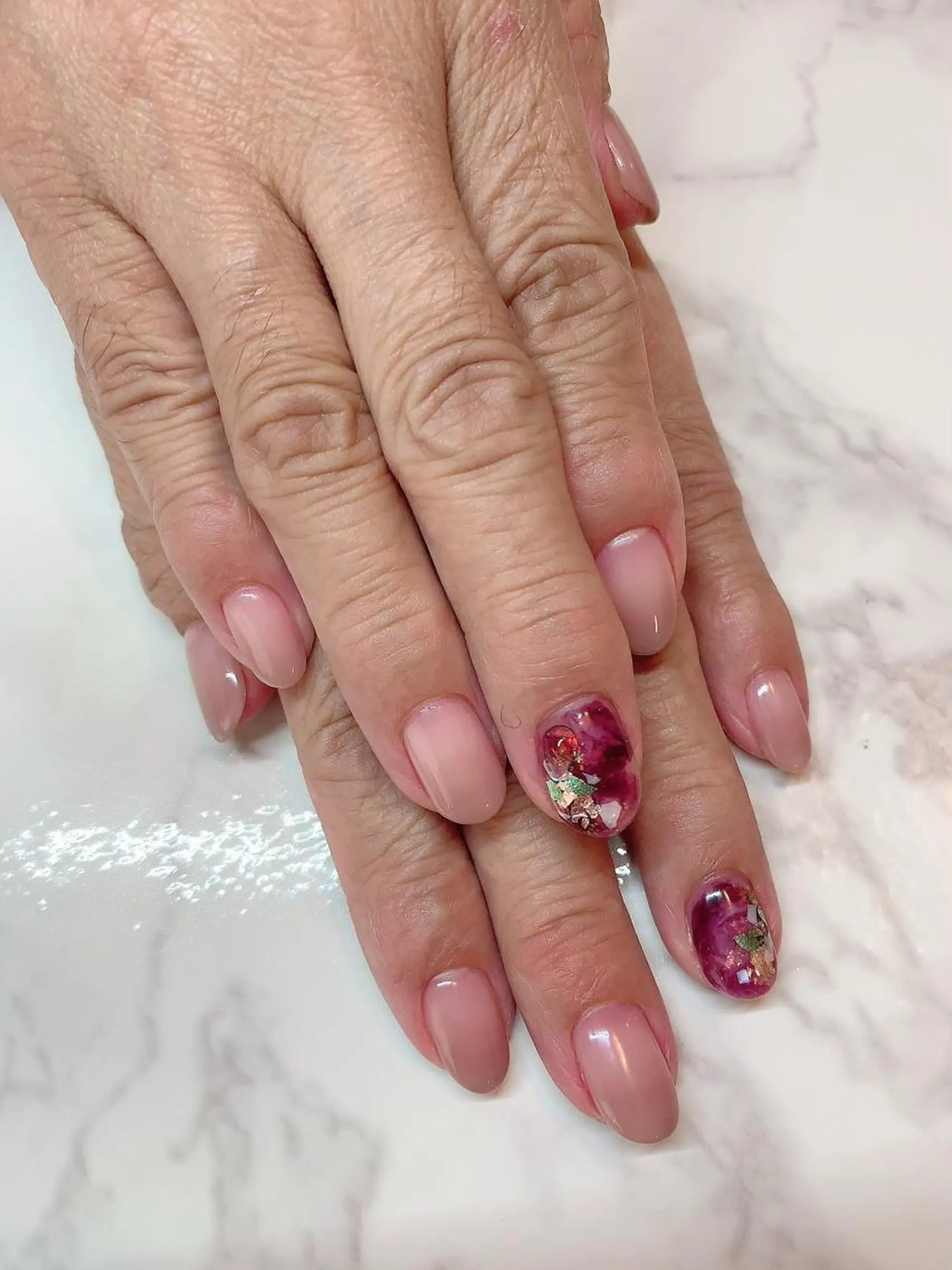 ネイル アートネイル グラデーション ニュアンスネイル atelier chic+所属・atelier chic+のネイルデザイン