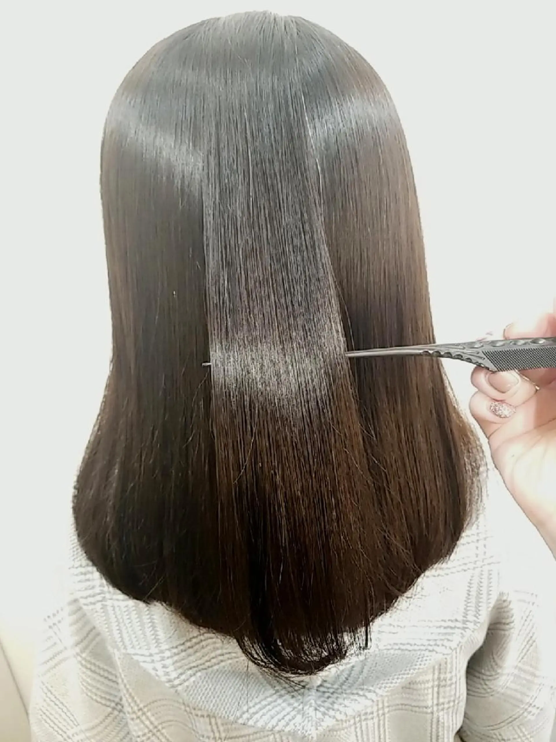 セミロング カット 縮毛矯正 トリートメント すずき えりのヘアスタイル