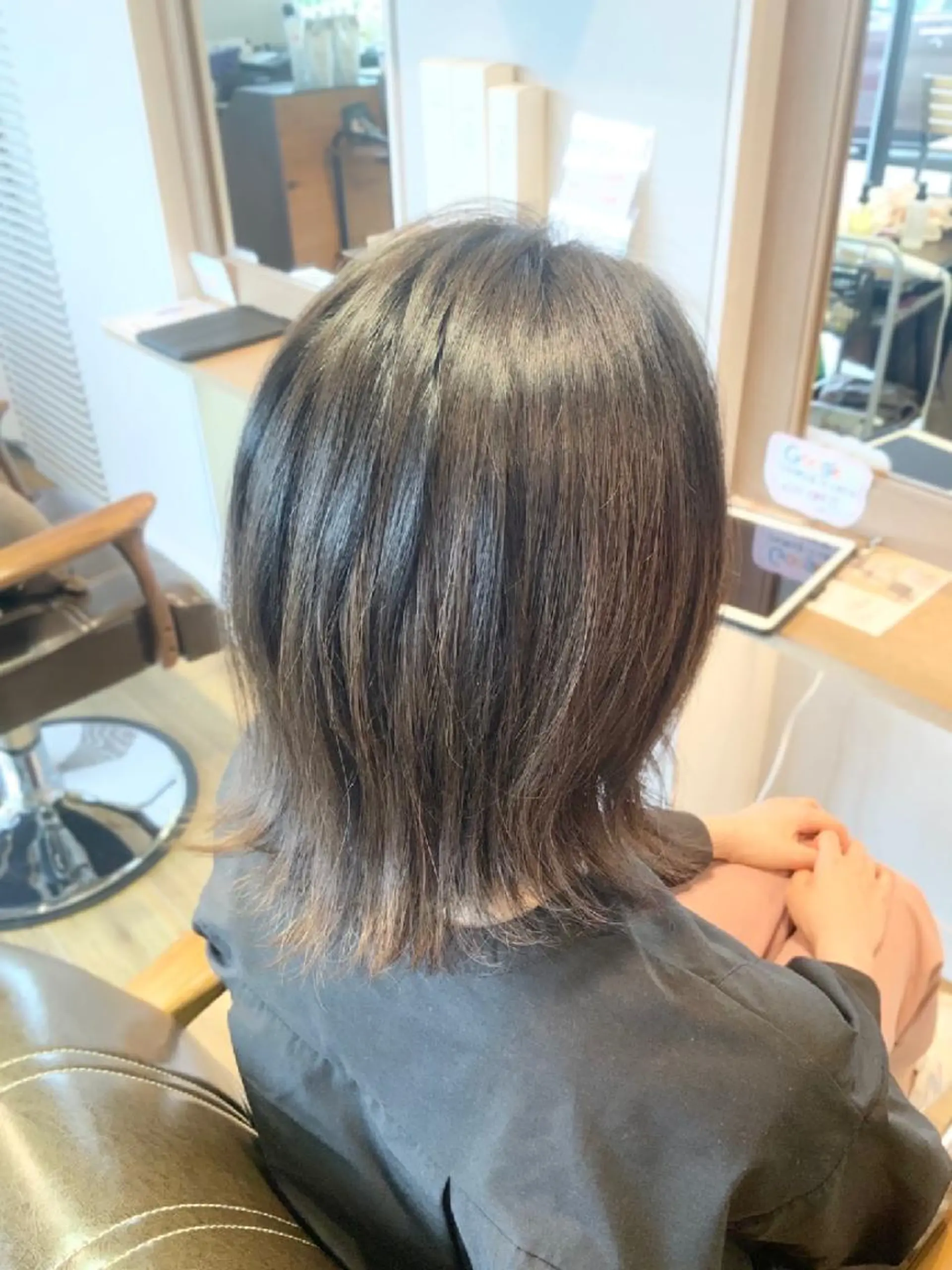 カラー アッシュ ブリーチ ハイライトカラー ヘアカラー トリートメント 堀 望美のヘアスタイル