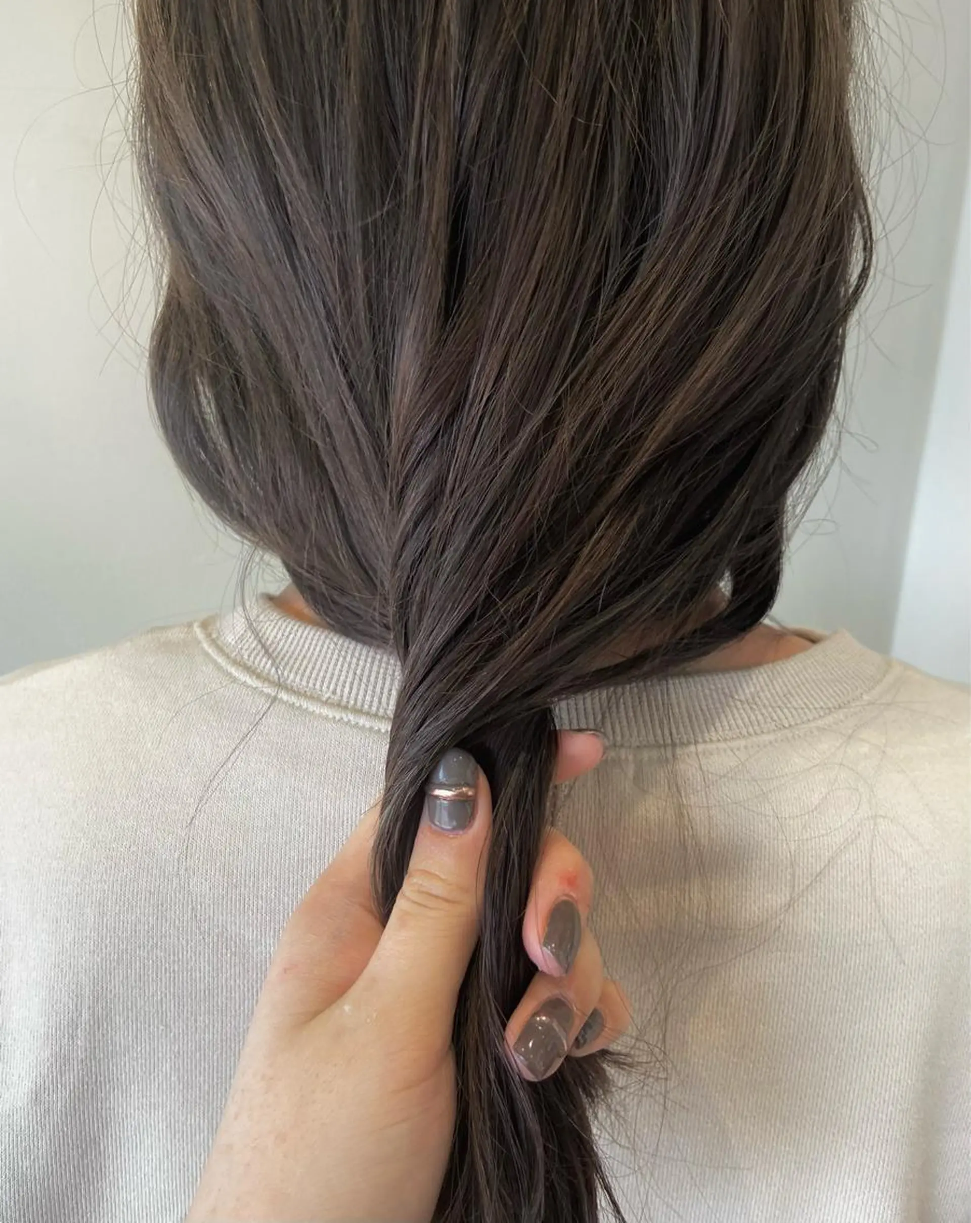 カラー ブリーチ グレージュ 津田 七美希のヘアスタイル