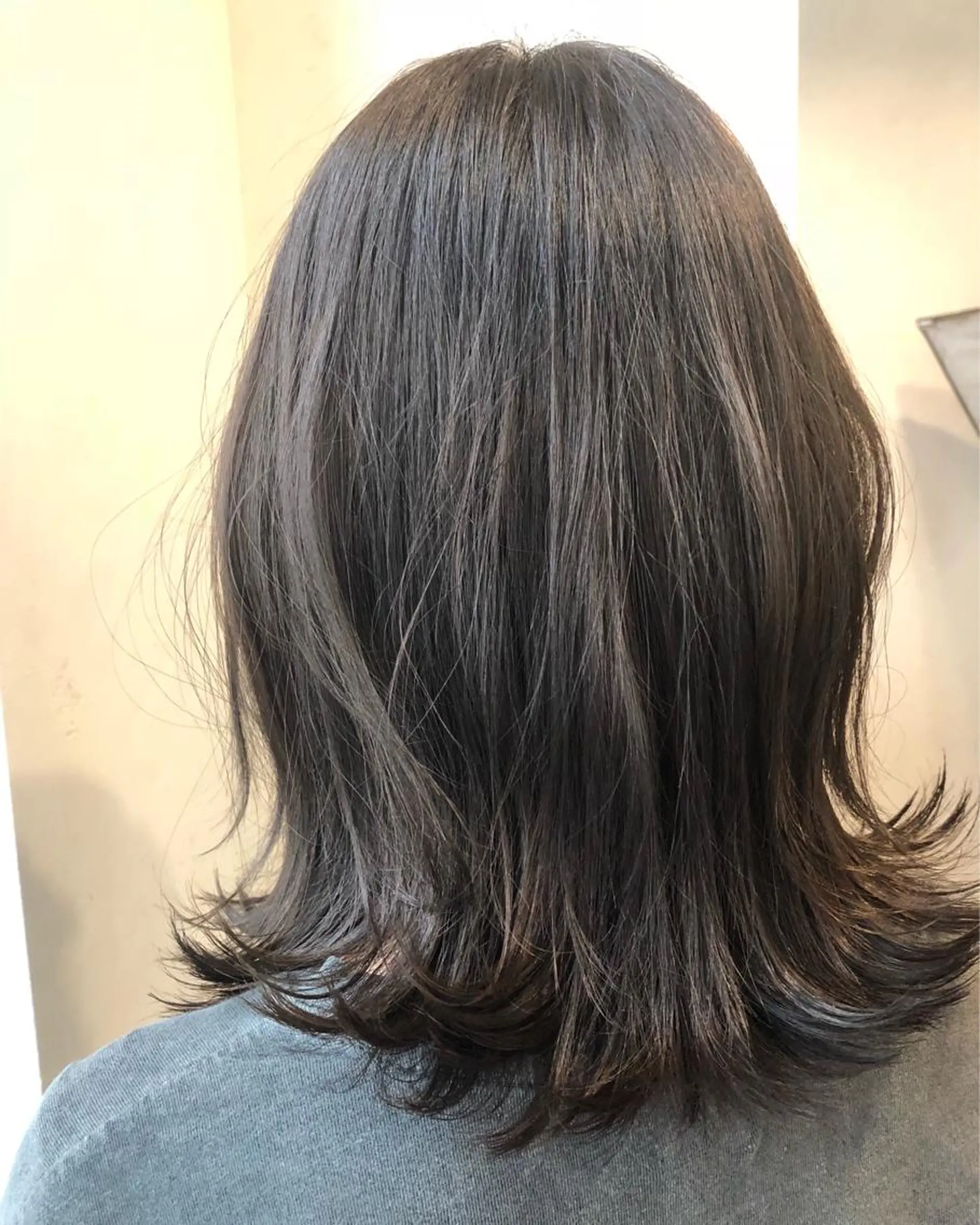 ミディアム カラー グレージュ TOWA 野村　コウダイのヘアスタイル