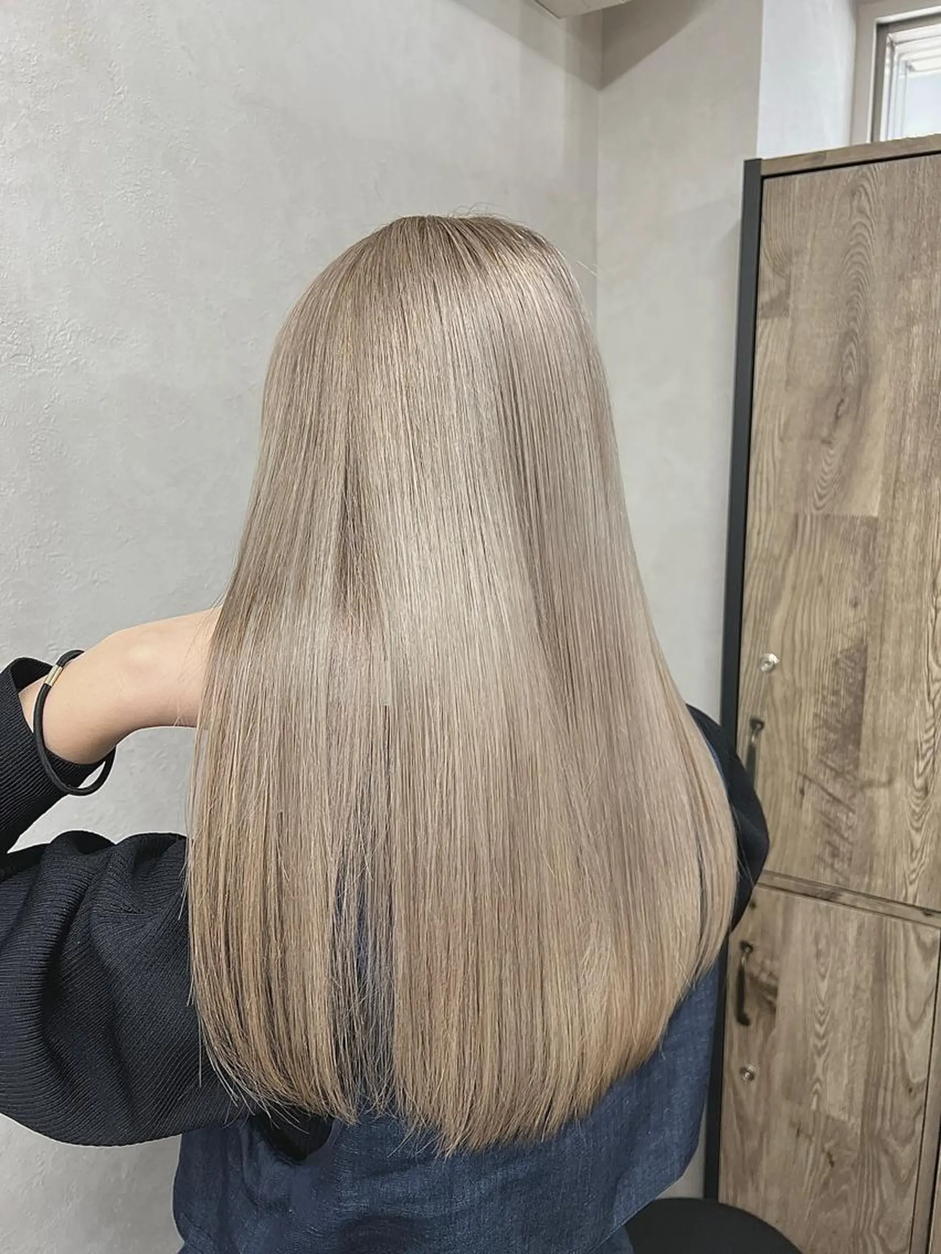 カラー バレイヤージュ ブリーチ ケアブリーチ ダブルカラー イヤリングカラー カット ヘアカラー 🌷かわばた めい🌷のヘアスタイル