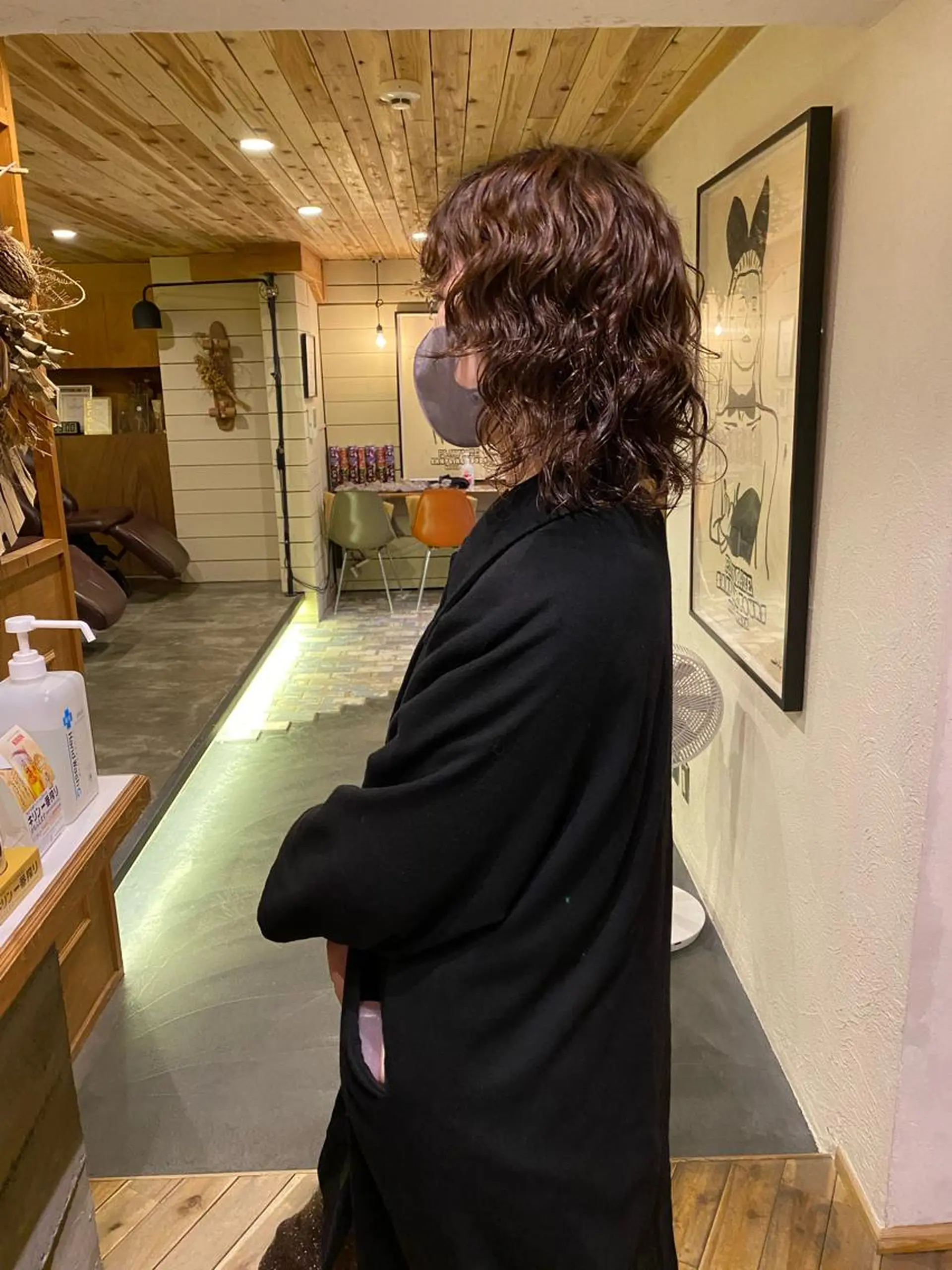 ミディアム パーマ ミディアムパーマ 顔周りカット ウルフカット chobii表参道所属・吉田 光佑のヘアスタイル