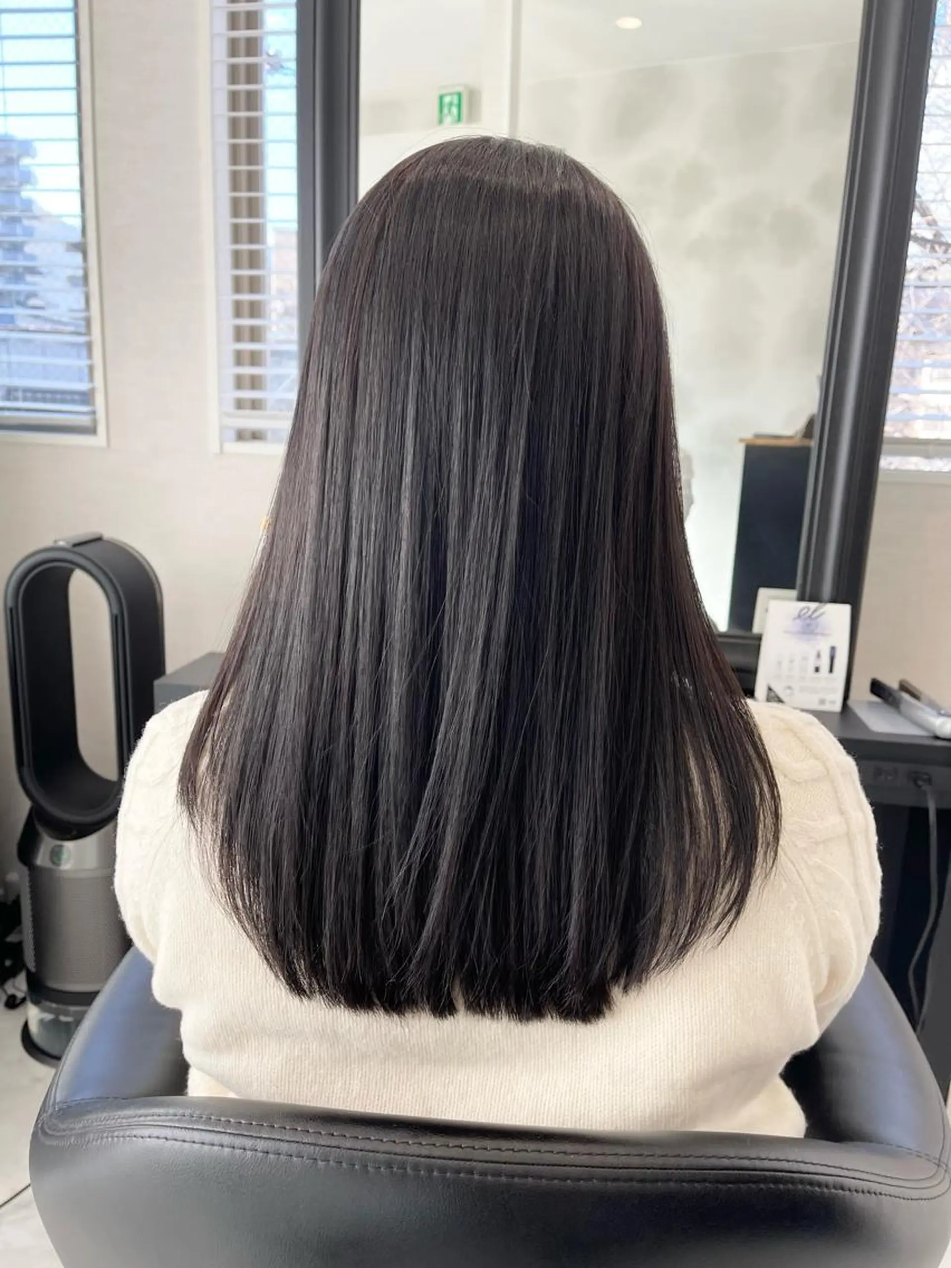 セミロング PERFECTION【パーフェクション】所属・N ミジーのヘアスタイル