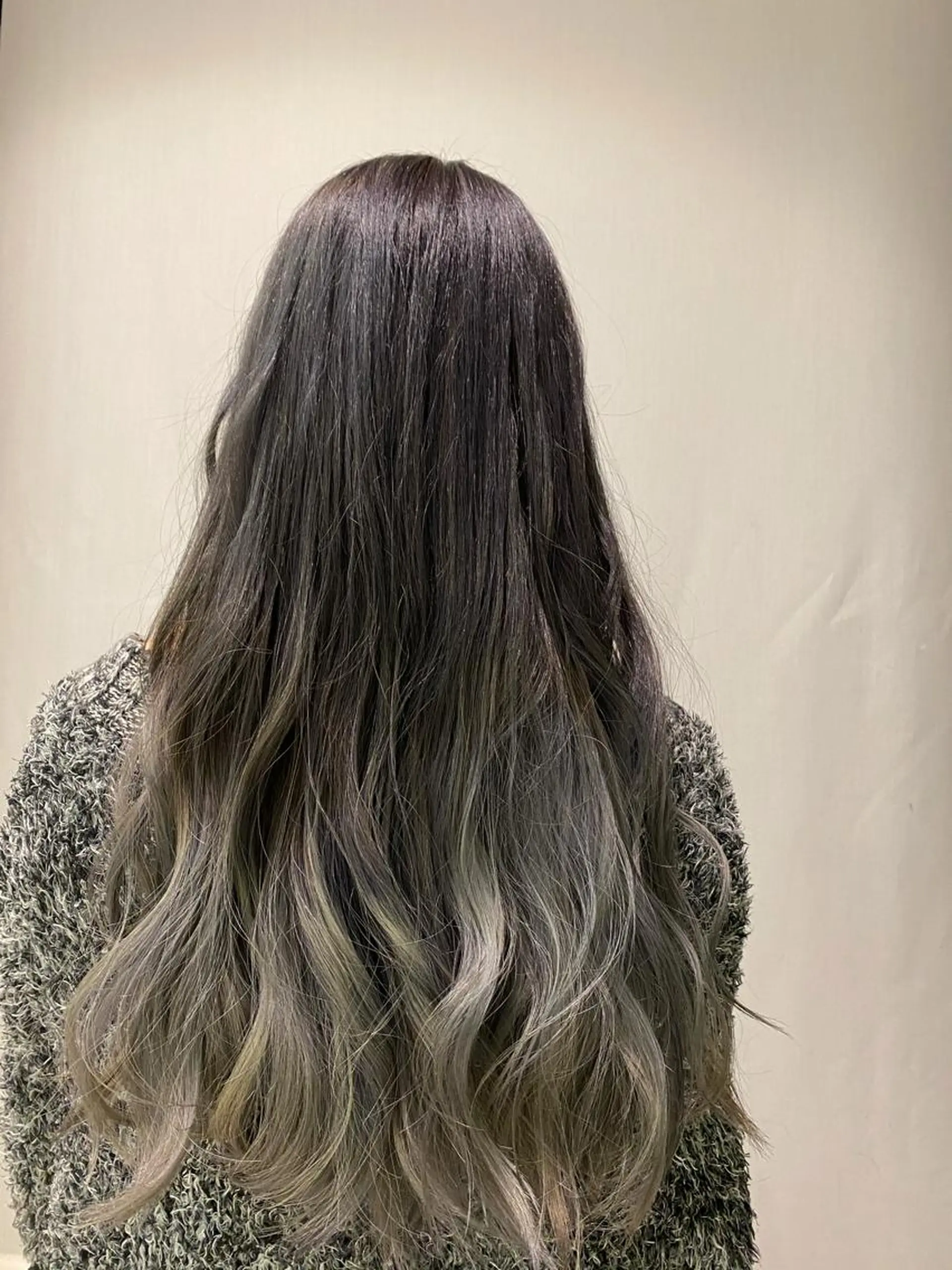 ロング 石坂 瀬音のヘアスタイル