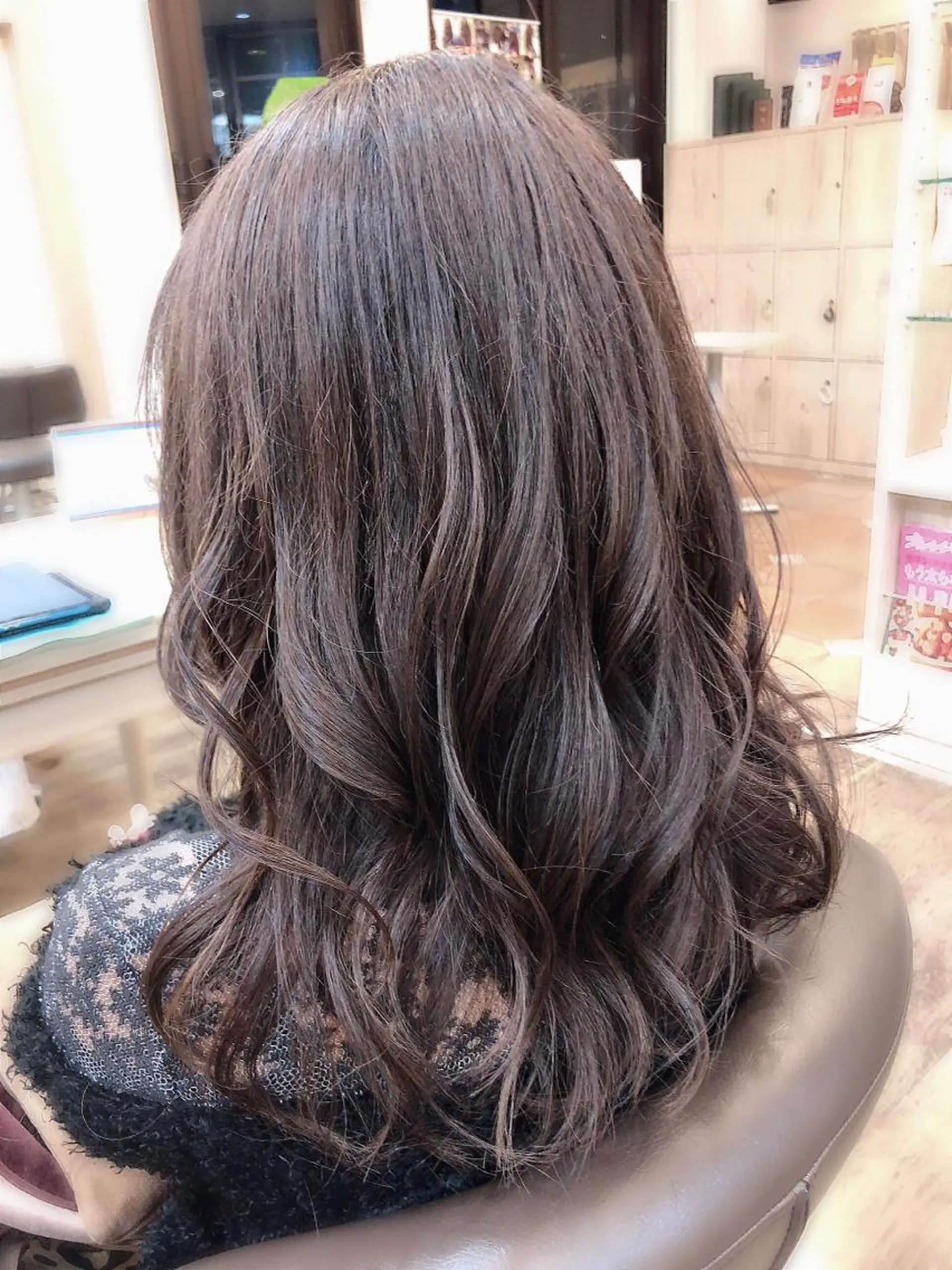 セミロング カラー グレージュ ハイライトカラー ハイライト カット ヘアカラー 尚平 髪質改善 大人のデザインカラーのその他イメージ