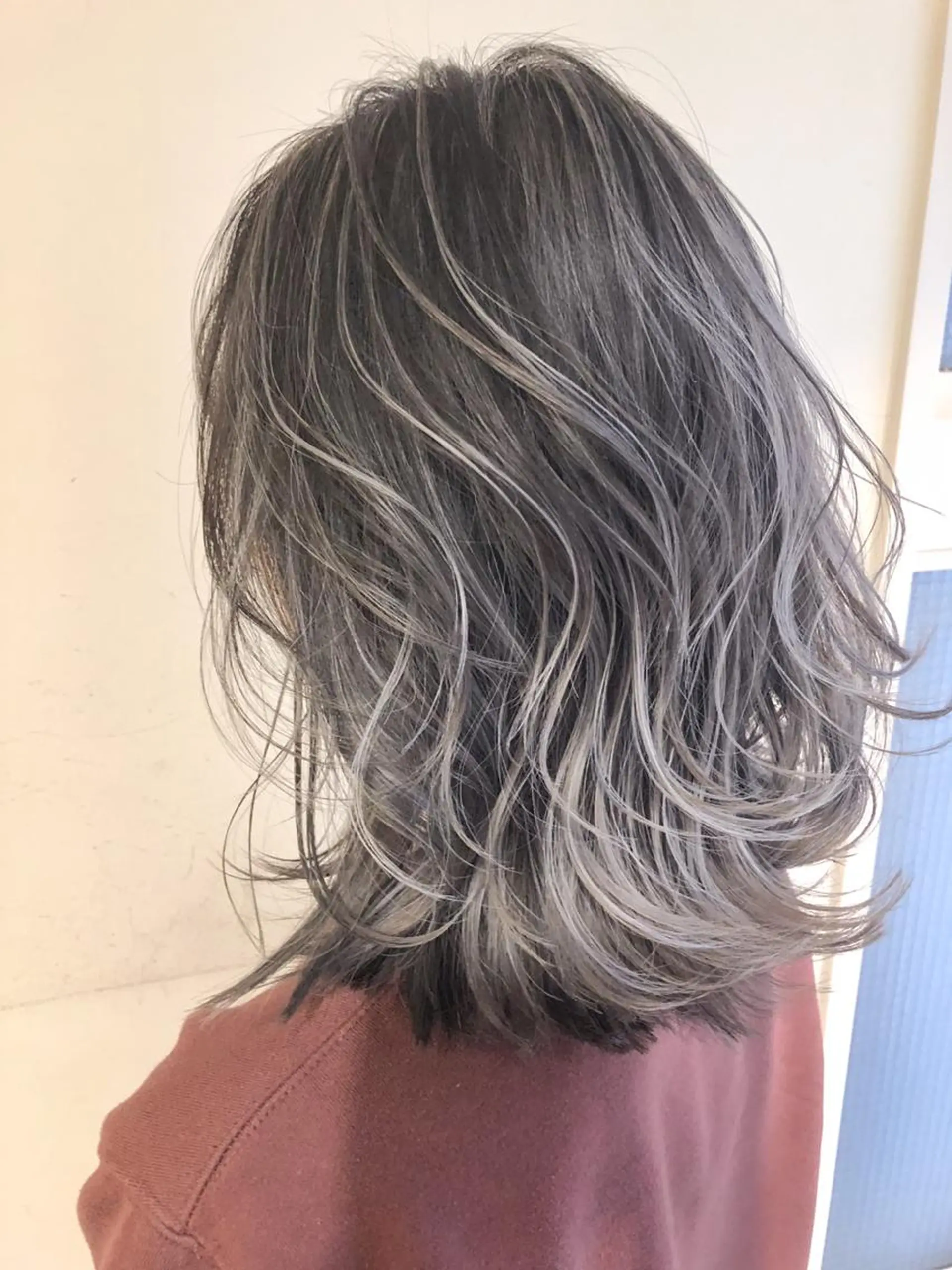 ミディアム カラー ブリーチ グラデーションカラー ハイライトカラー ハイライト WONK. ウォンク 心斎橋のヘアスタイル