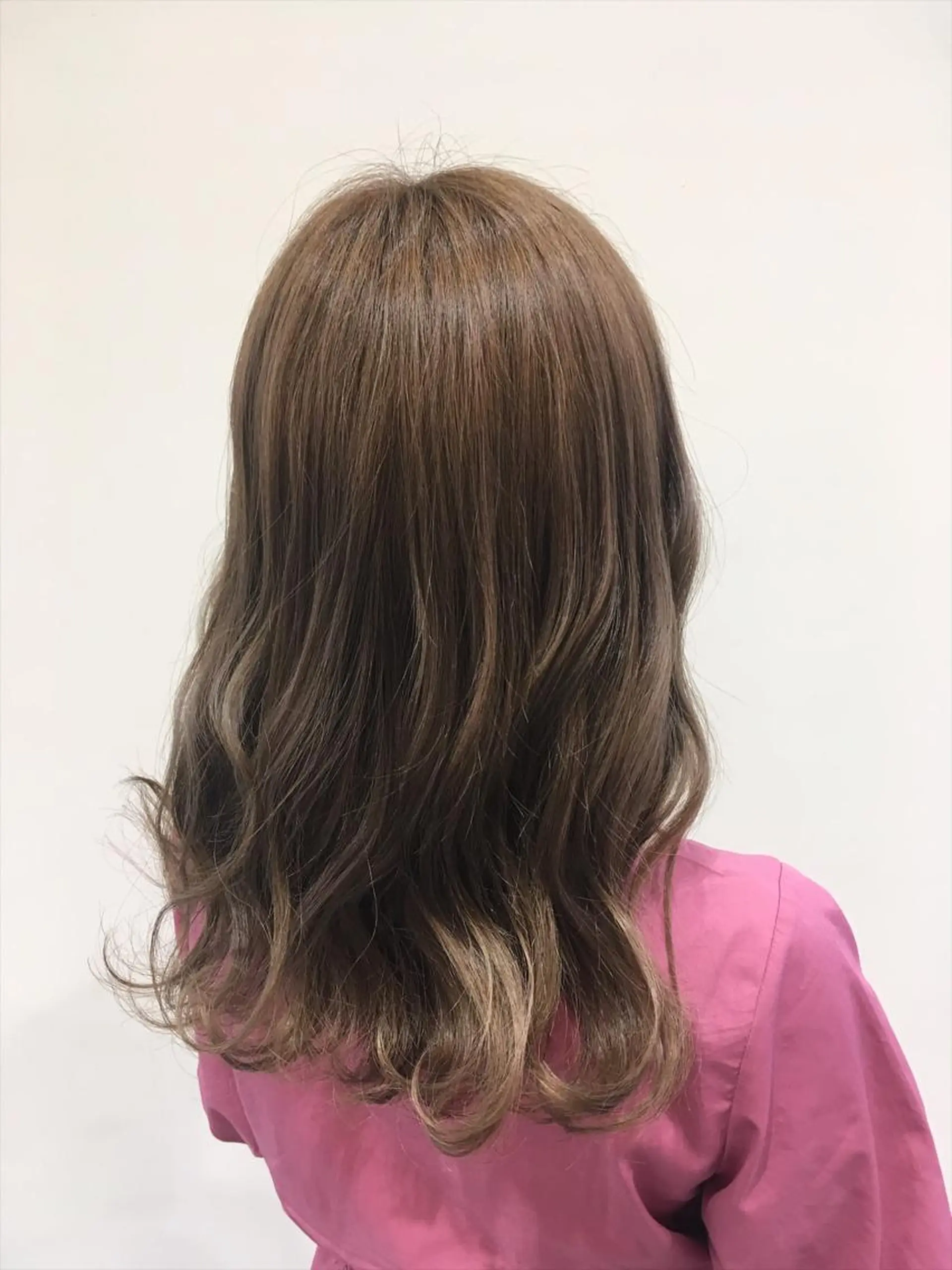 セミロング カラー ベージュカラー ブリーチ ブリーチなしカラー sato manamiのヘアスタイル