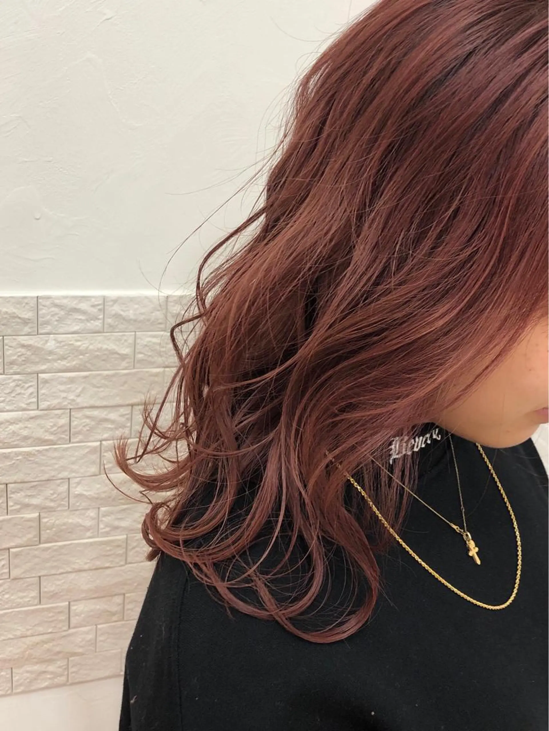 セミロング カラー カシス ピンクカラー ショート 嶋津祥希のヘアスタイル