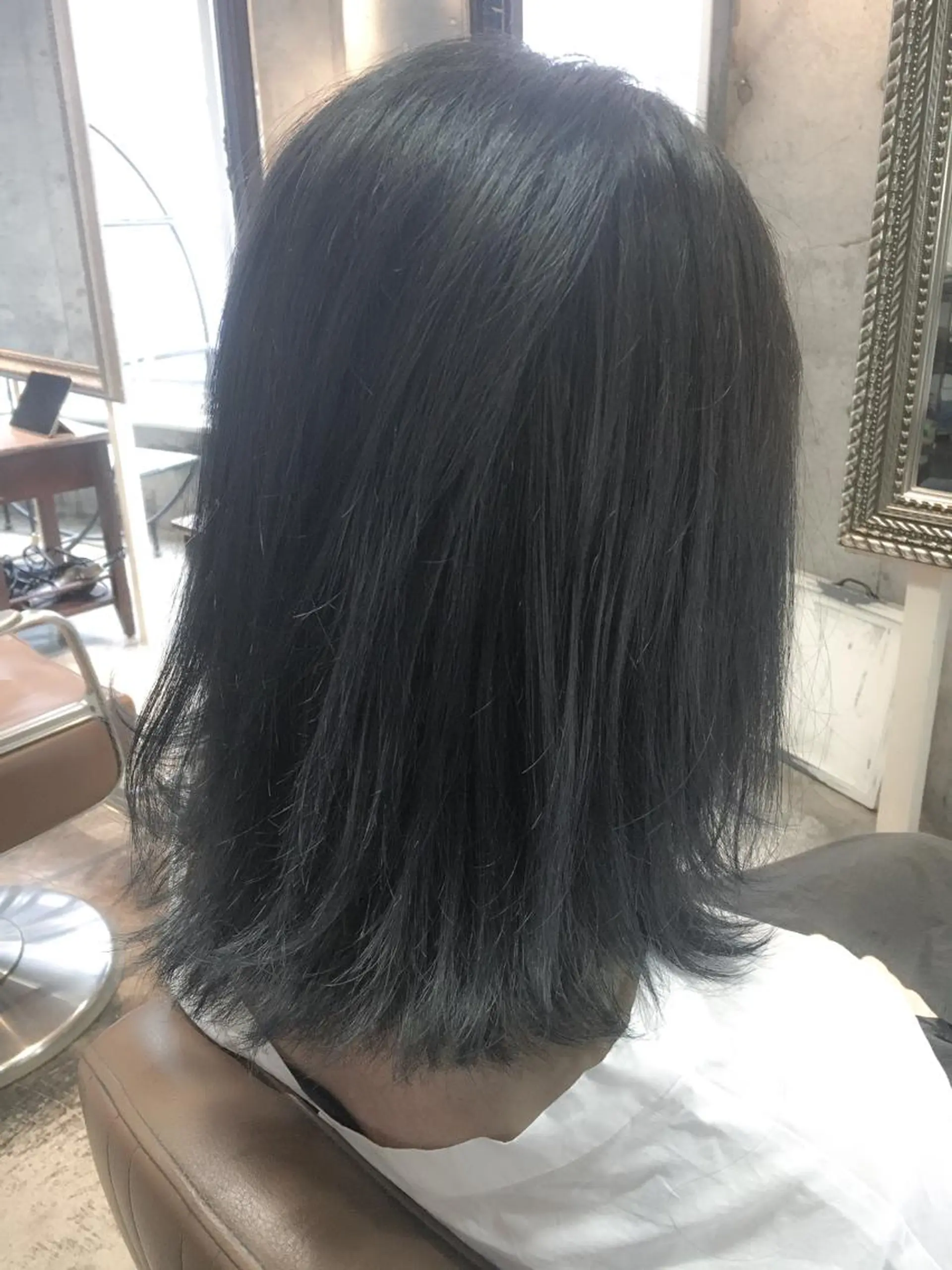 ミディアム カラー ダークグレー ダブルカラー グラデーションカラー 北條 優輝のヘアスタイル