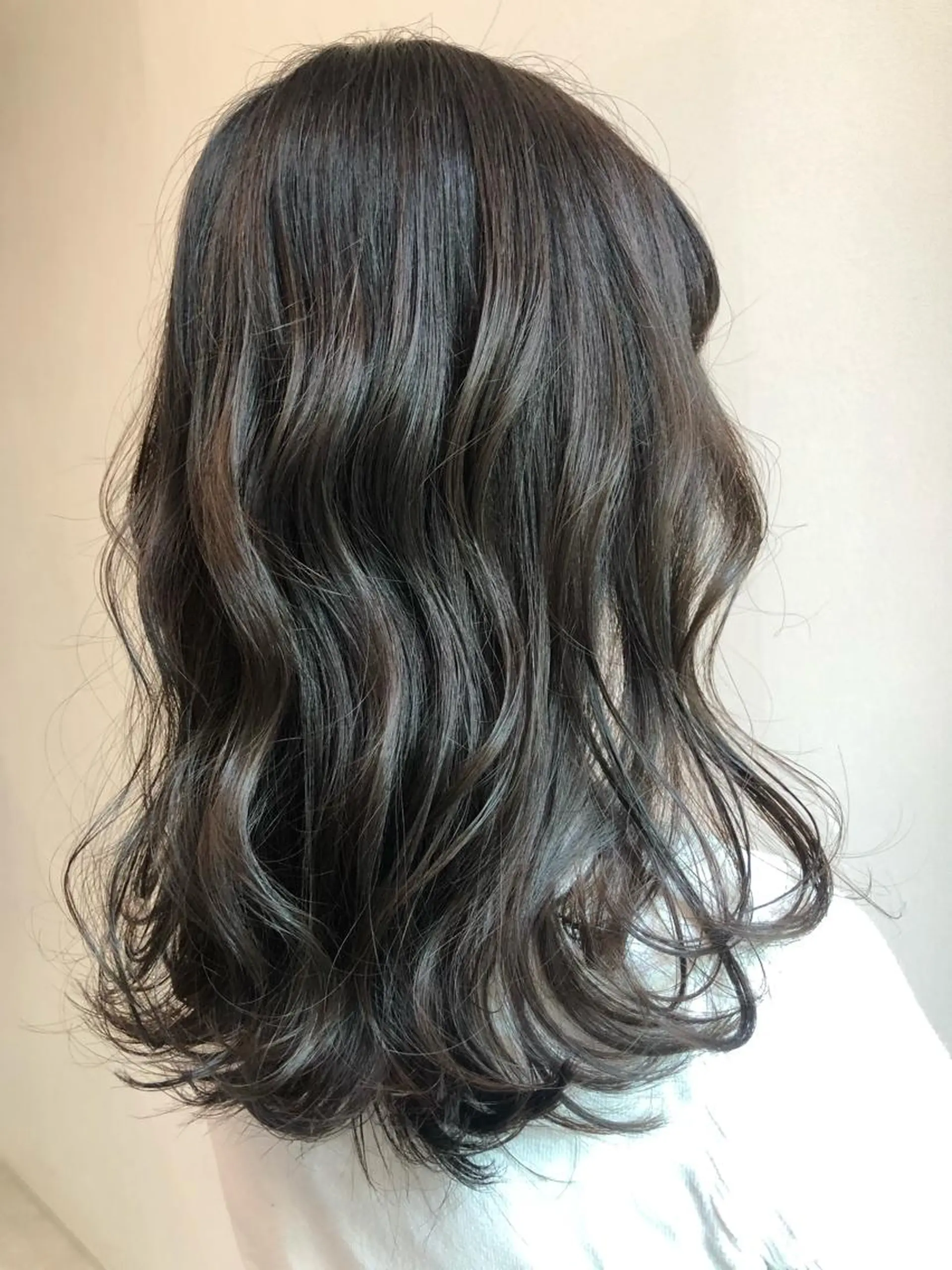 セミロング アッシュ コトネ🫧 韓国風レイヤーカットのヘアスタイル