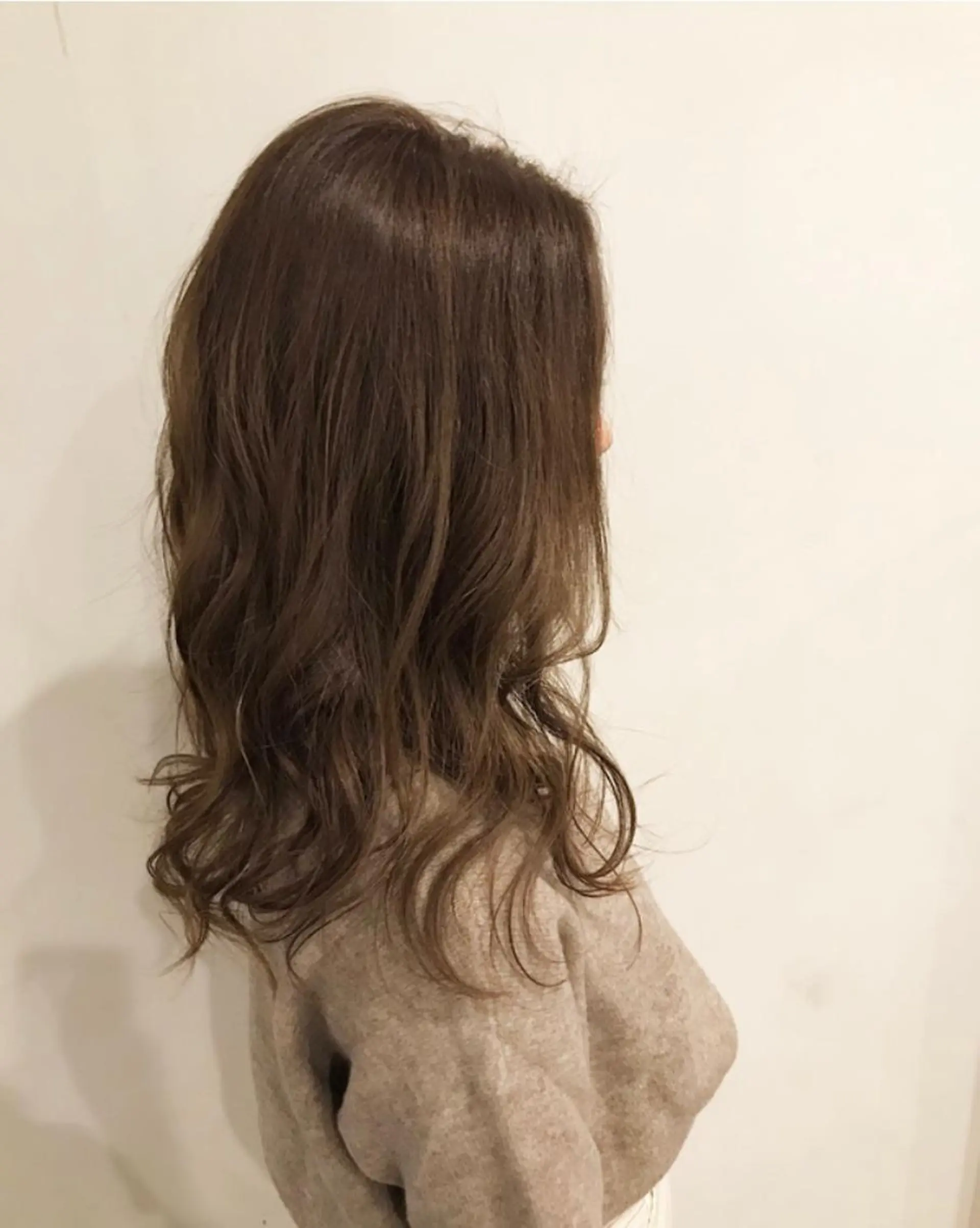 セミロング カラー グレージュ ハイライトカラー オリーブグレージュ オリーブグレー ハイライト ≫  𝟓 ¹/₄所属・mayo 🐄🌈のヘアスタイル