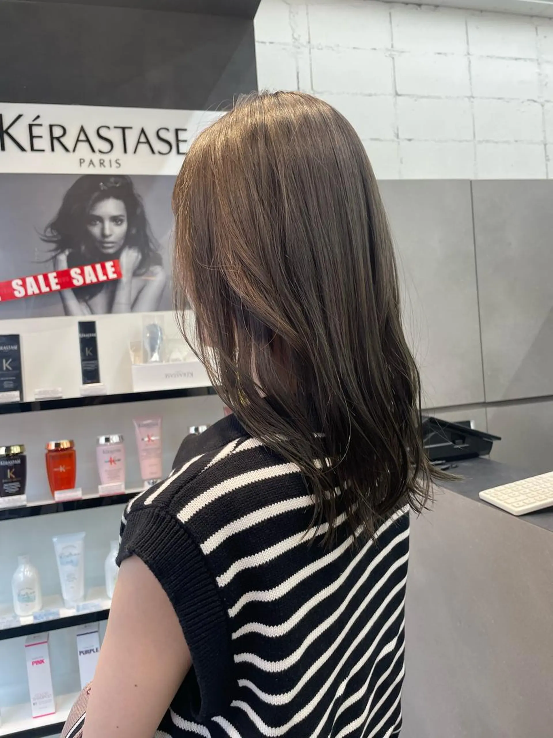 ミディアム カラー ヘアアレンジ オリーブカラー トリートメント トリートメント mika｜寒色カラー ｜ブリーチカラーのヘアスタイル