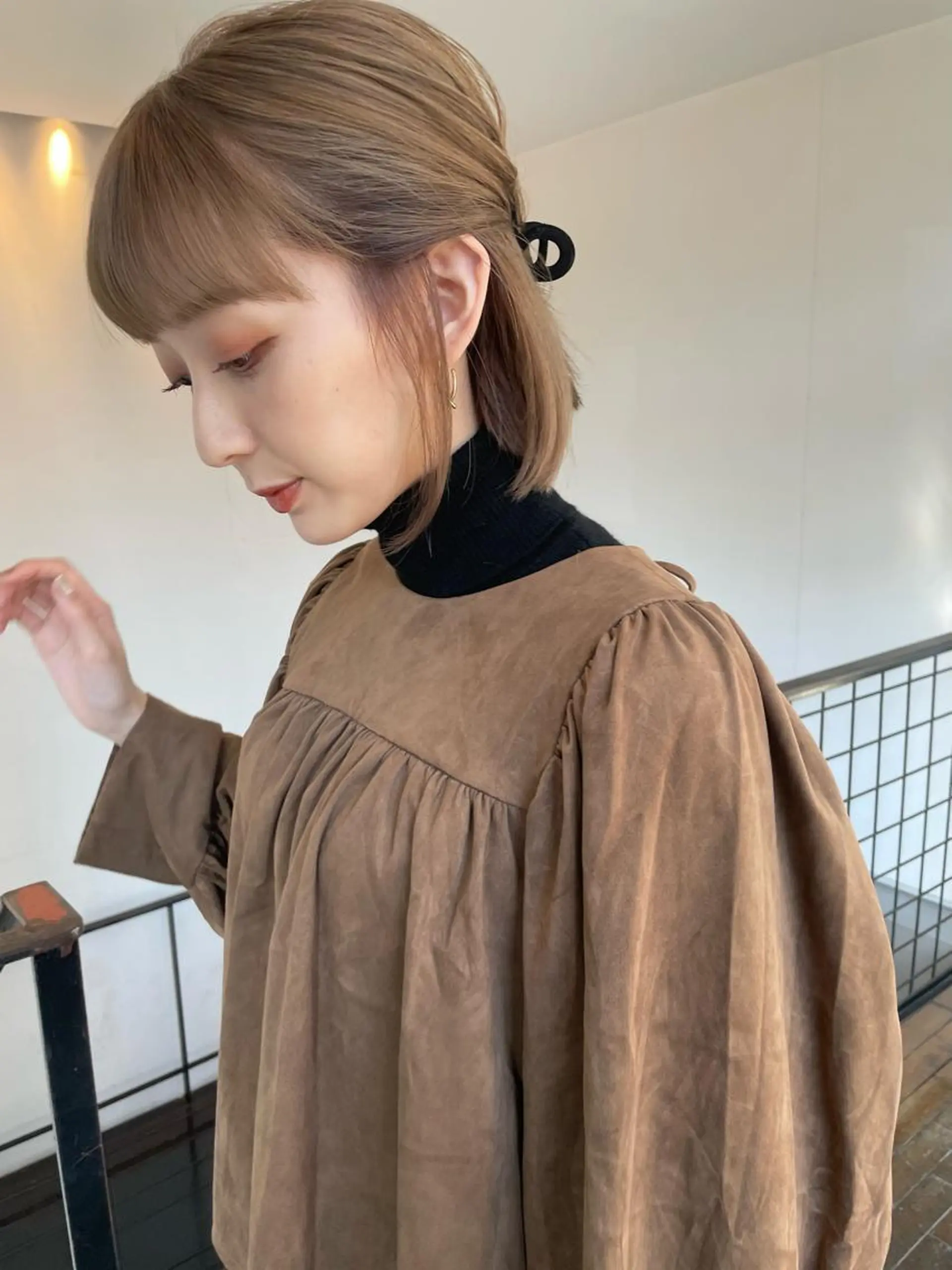 ミディアム KAORU オリーブカラーのヘアスタイル