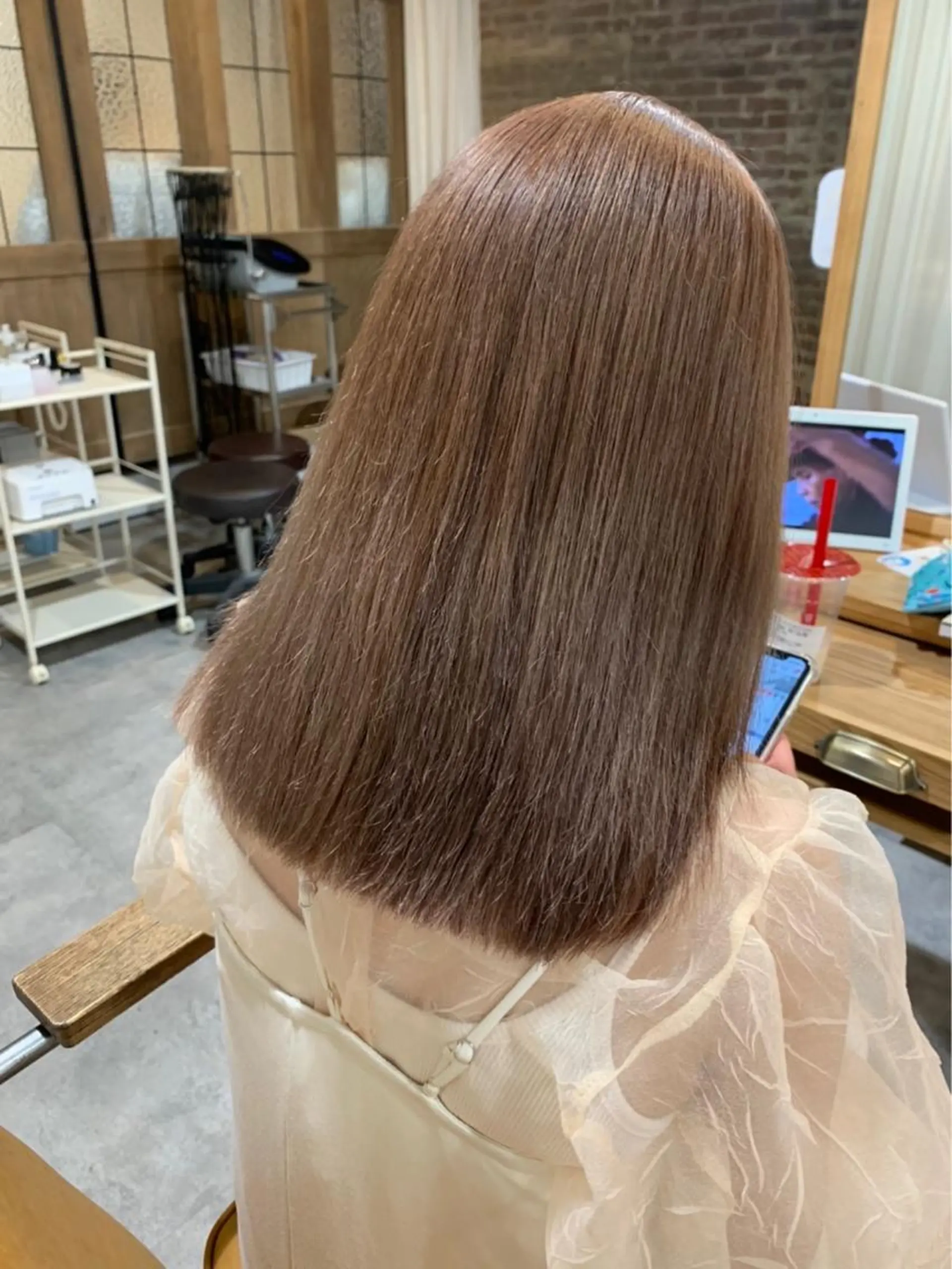 ミディアム カラー ベージュカラー ミルクティーベージュ ヘアカラー 福崎 真奈のヘアスタイル