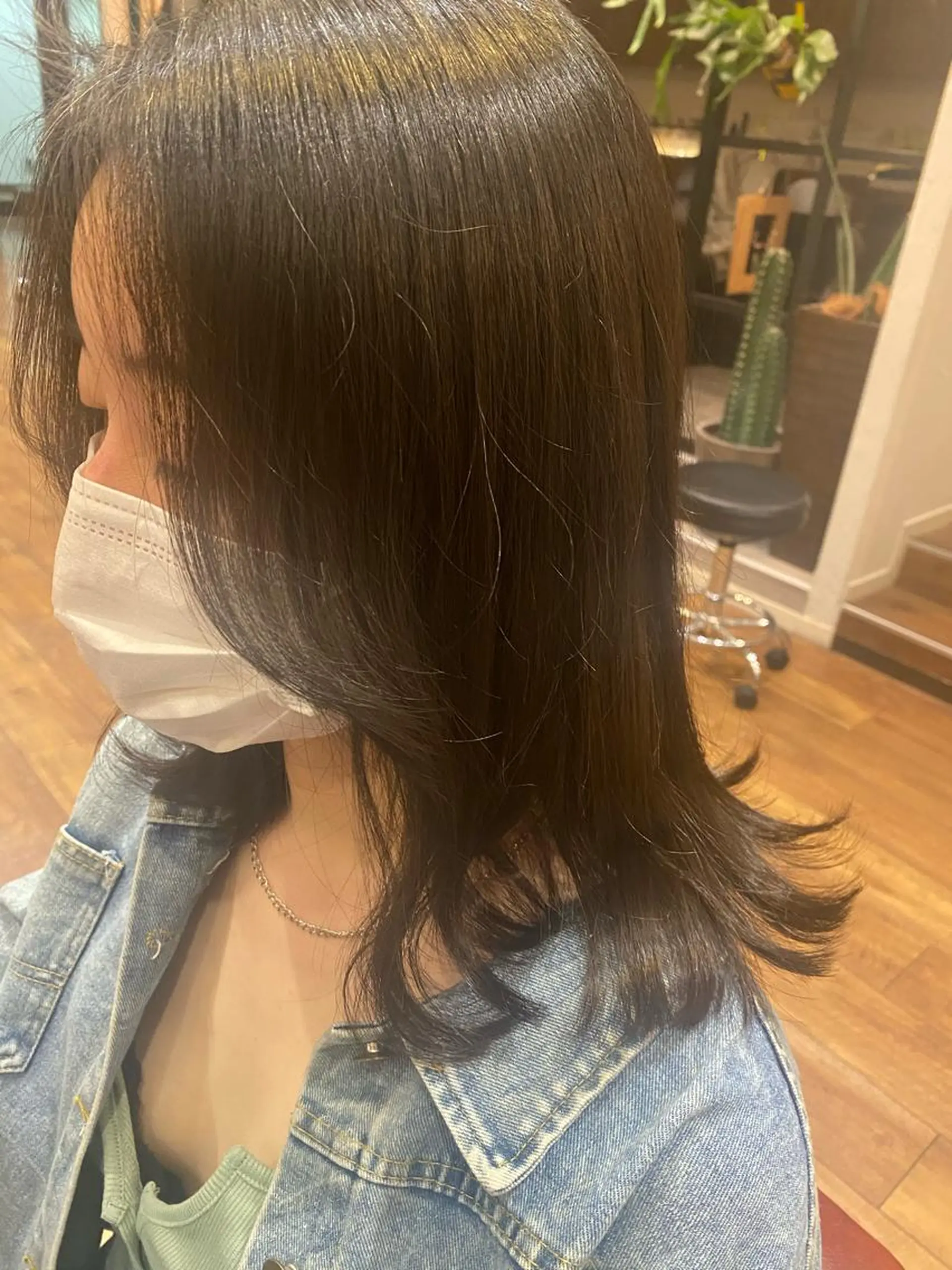 ミディアム 顔まわりレイヤー 顔周りカット レイヤーカット mina .のヘアスタイル