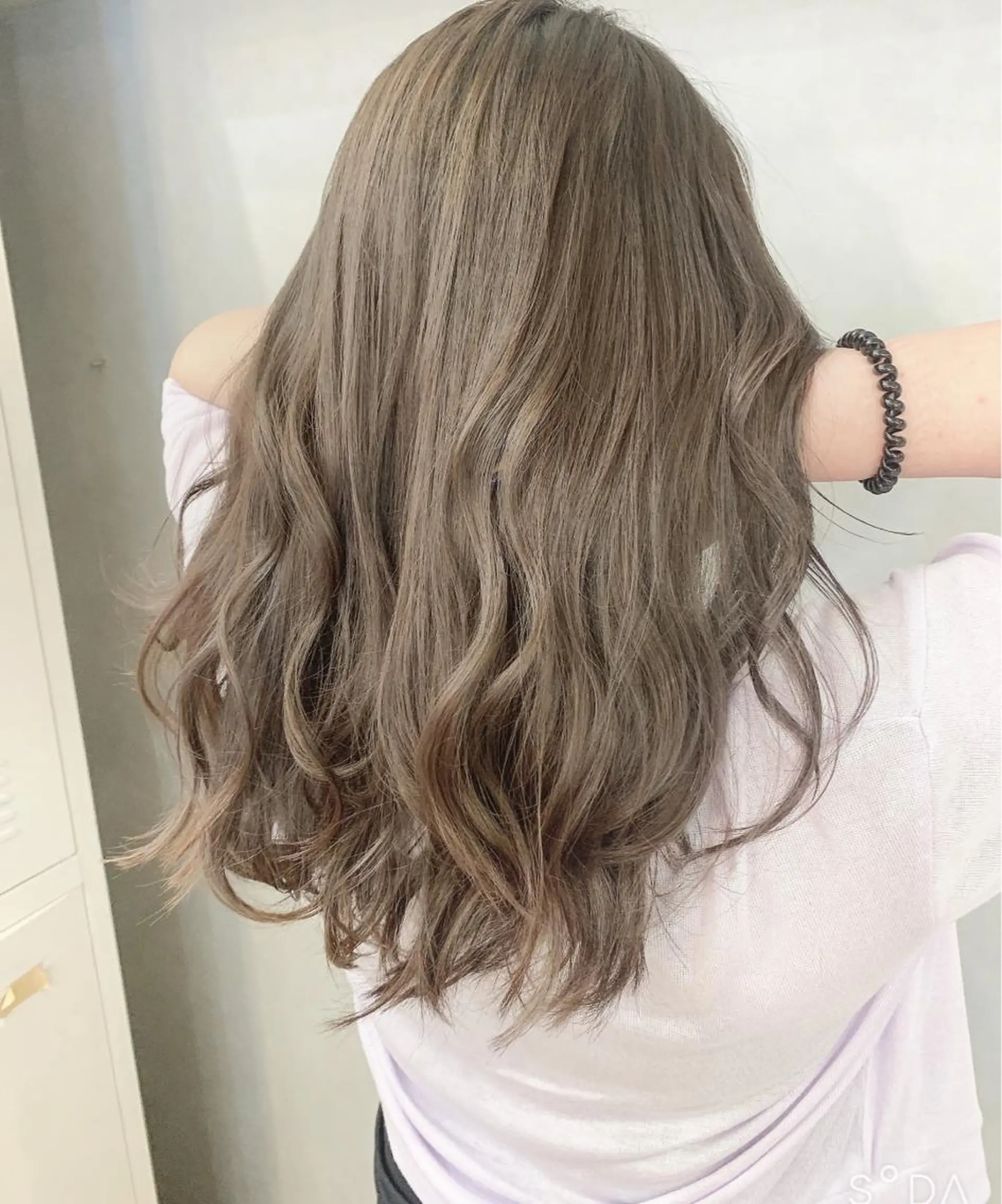 セミロング ハイライト 淡色ふんわりhair 新宿satomiのヘアスタイル