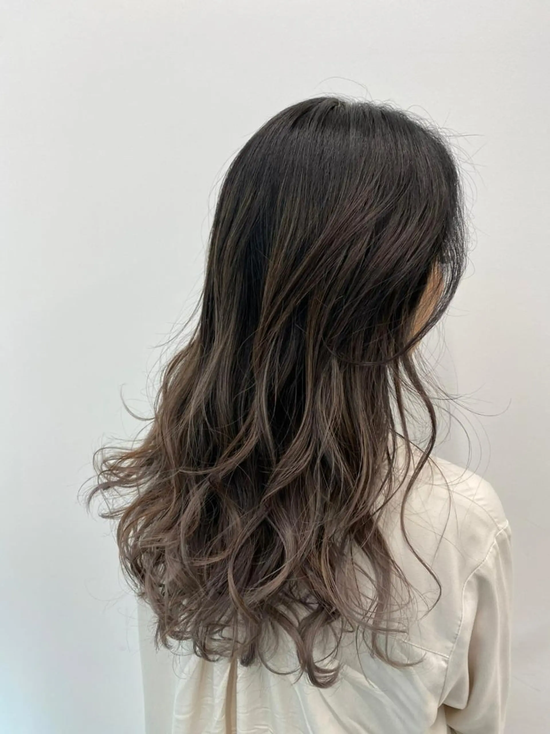 セミロング 公式 Ease by amble luxeのヘアスタイル