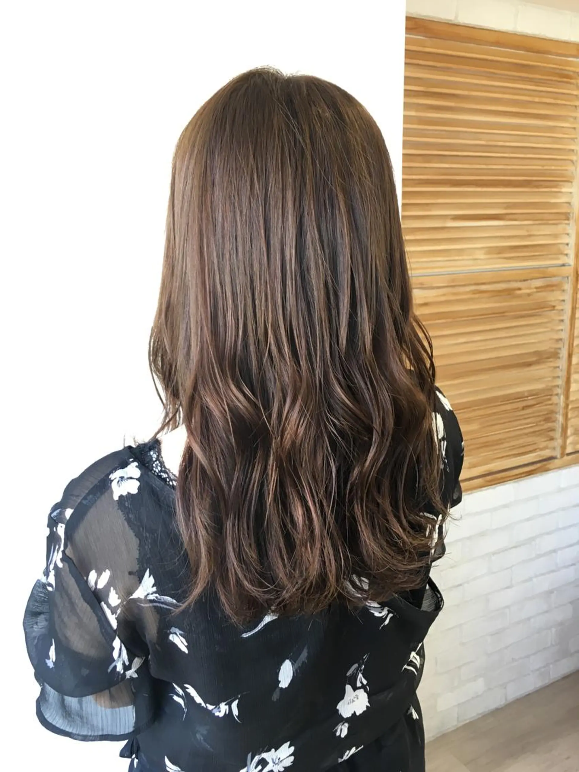 セミロング カラー イルミナカラー HAIR STUDIO buzz所属・金子 富士のヘアスタイル