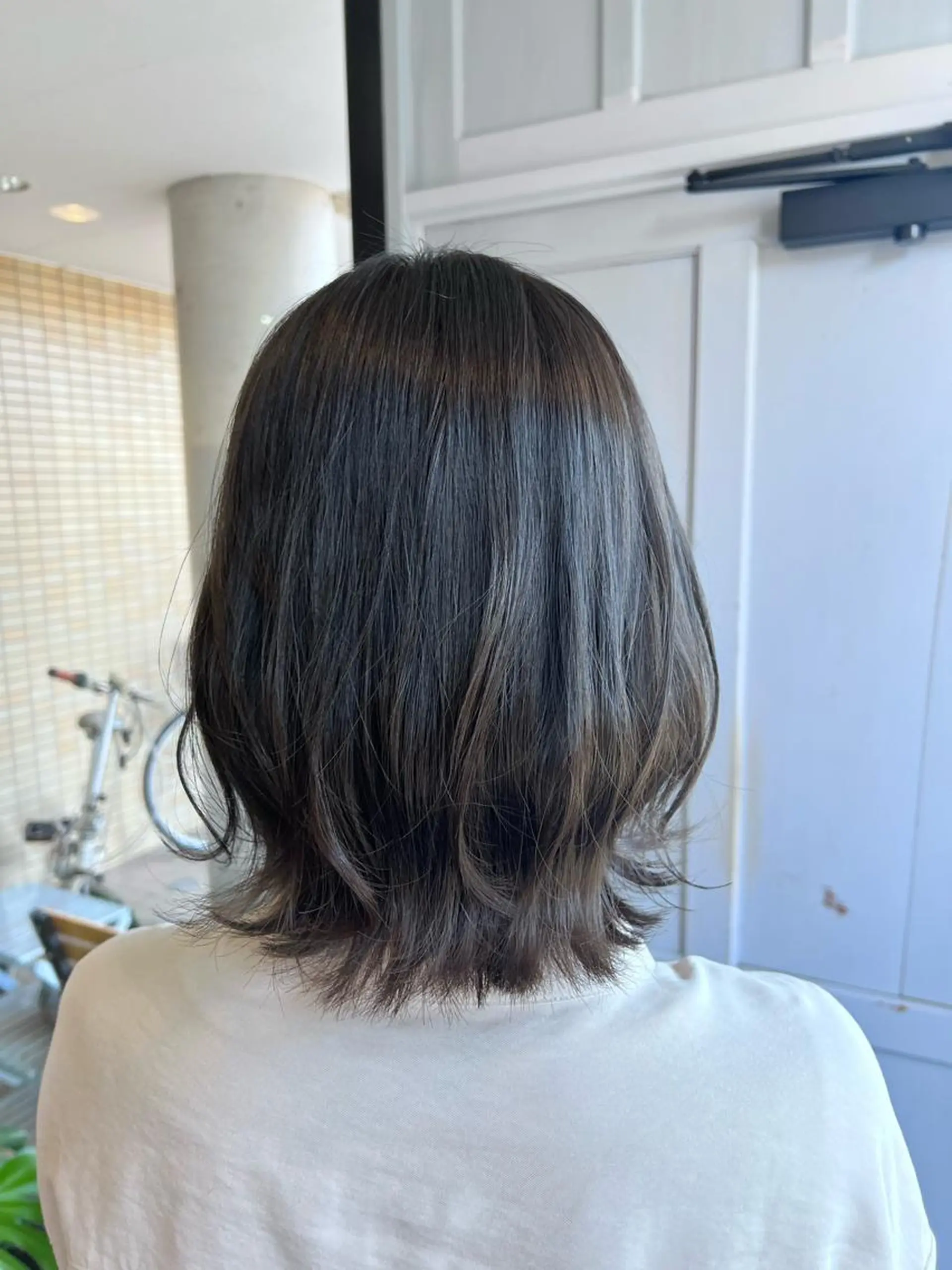 セミロング カラー グレージュ オリーブグレージュ オリーブグレー ヘアカラー トリートメント ツキダテ ユイのヘアスタイル