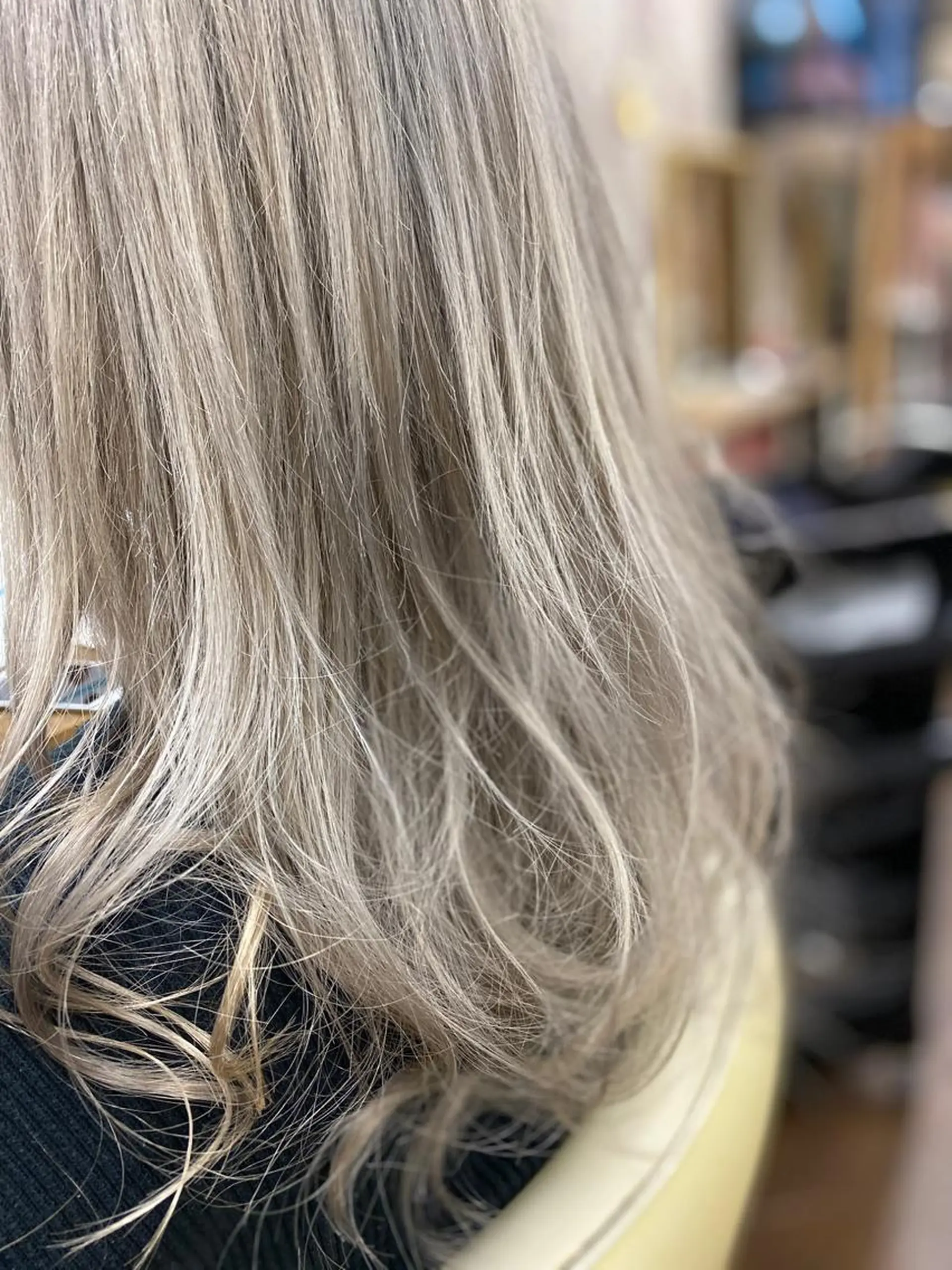 カラー ブリーチ ヘアカラー トリートメント Relaxation Saljuのヘアスタイル