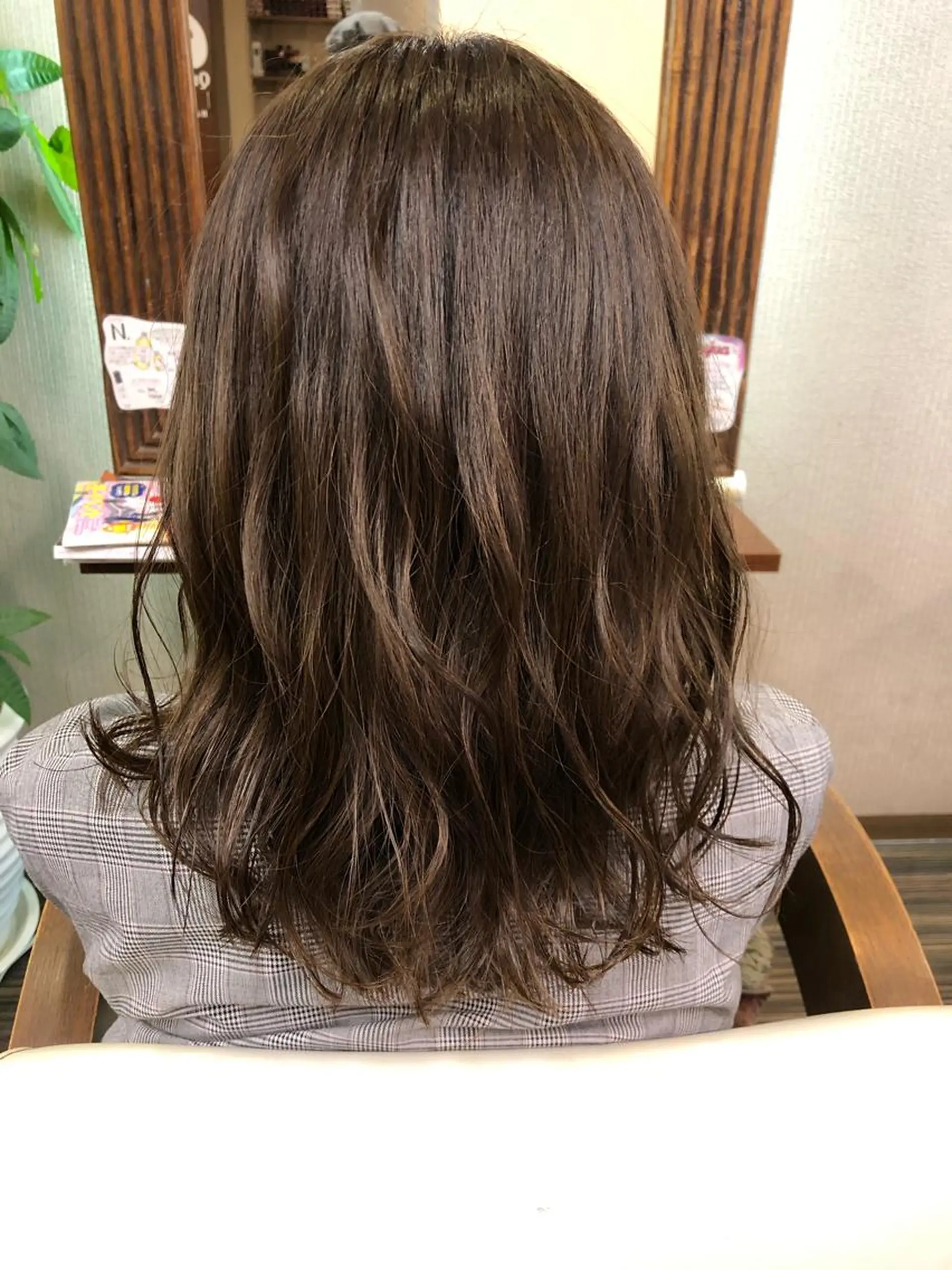 セミロング カラー 加藤 瑠美のヘアスタイル