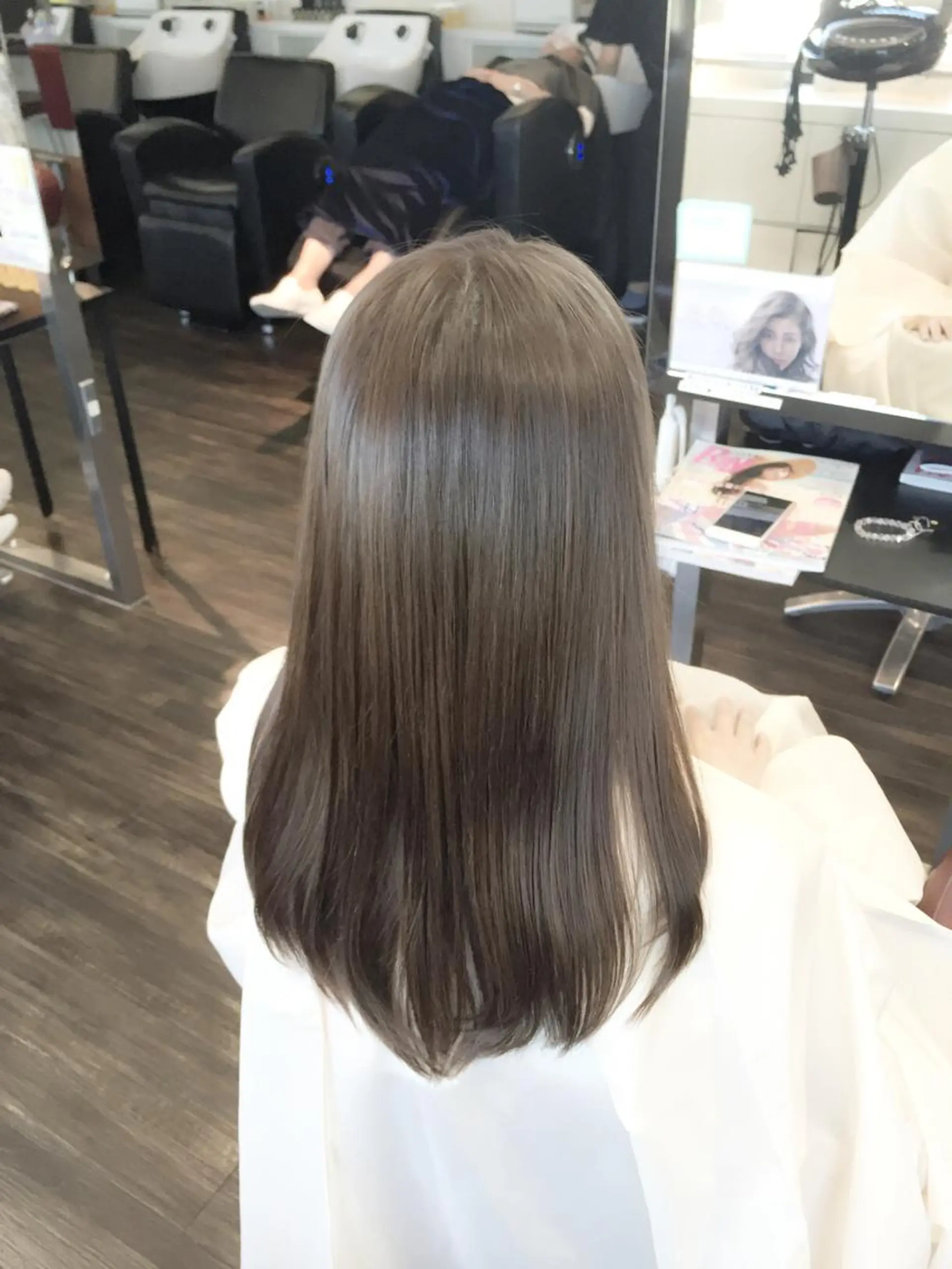ミディアム セミロング カラー ヘアカラー hair room .red by NYNY所属・土井 浩輔のヘアスタイル