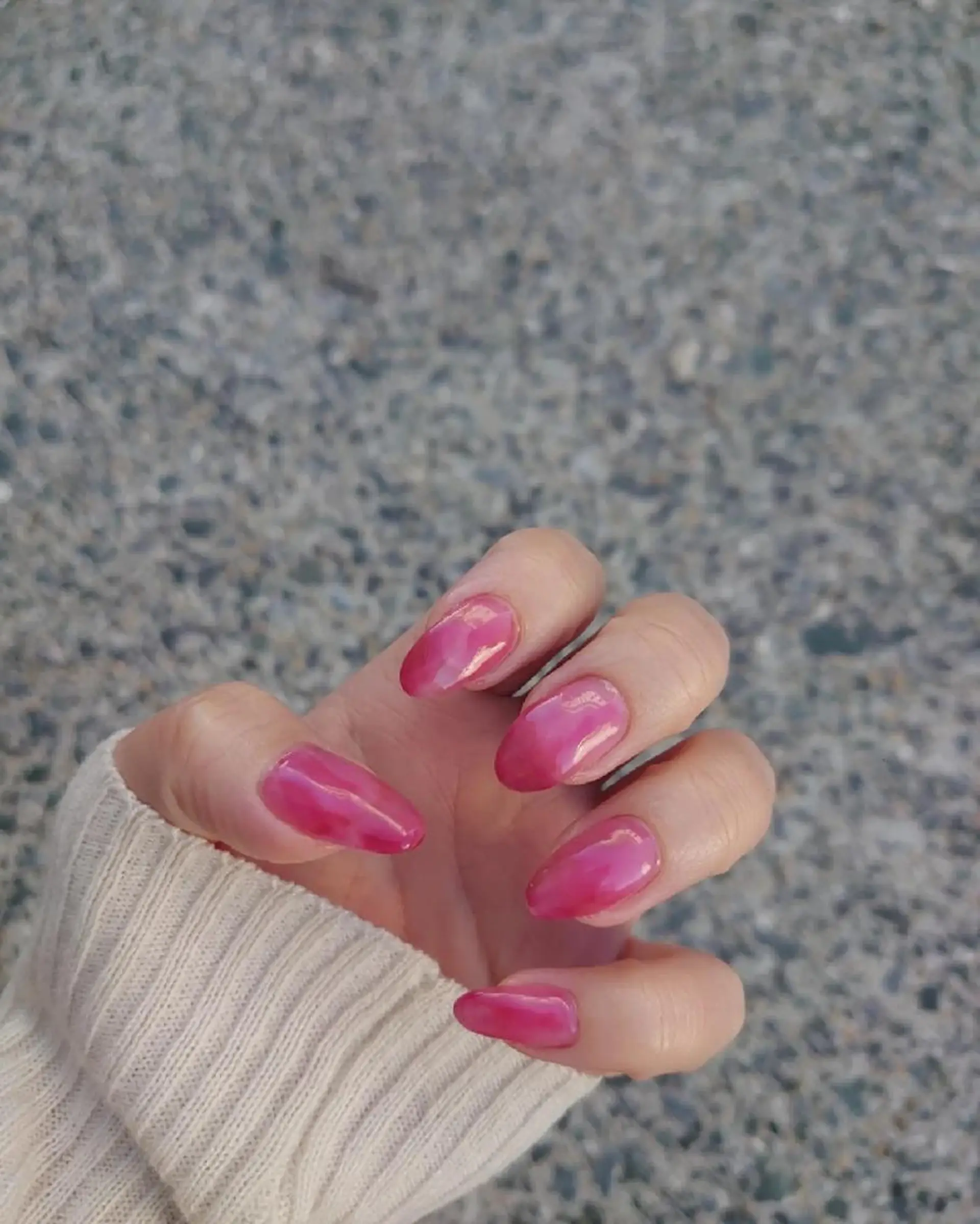 ネイル ロングネイル ニュアンスネイル 赤色 ハンドネイル MANA MANAのネイルデザイン