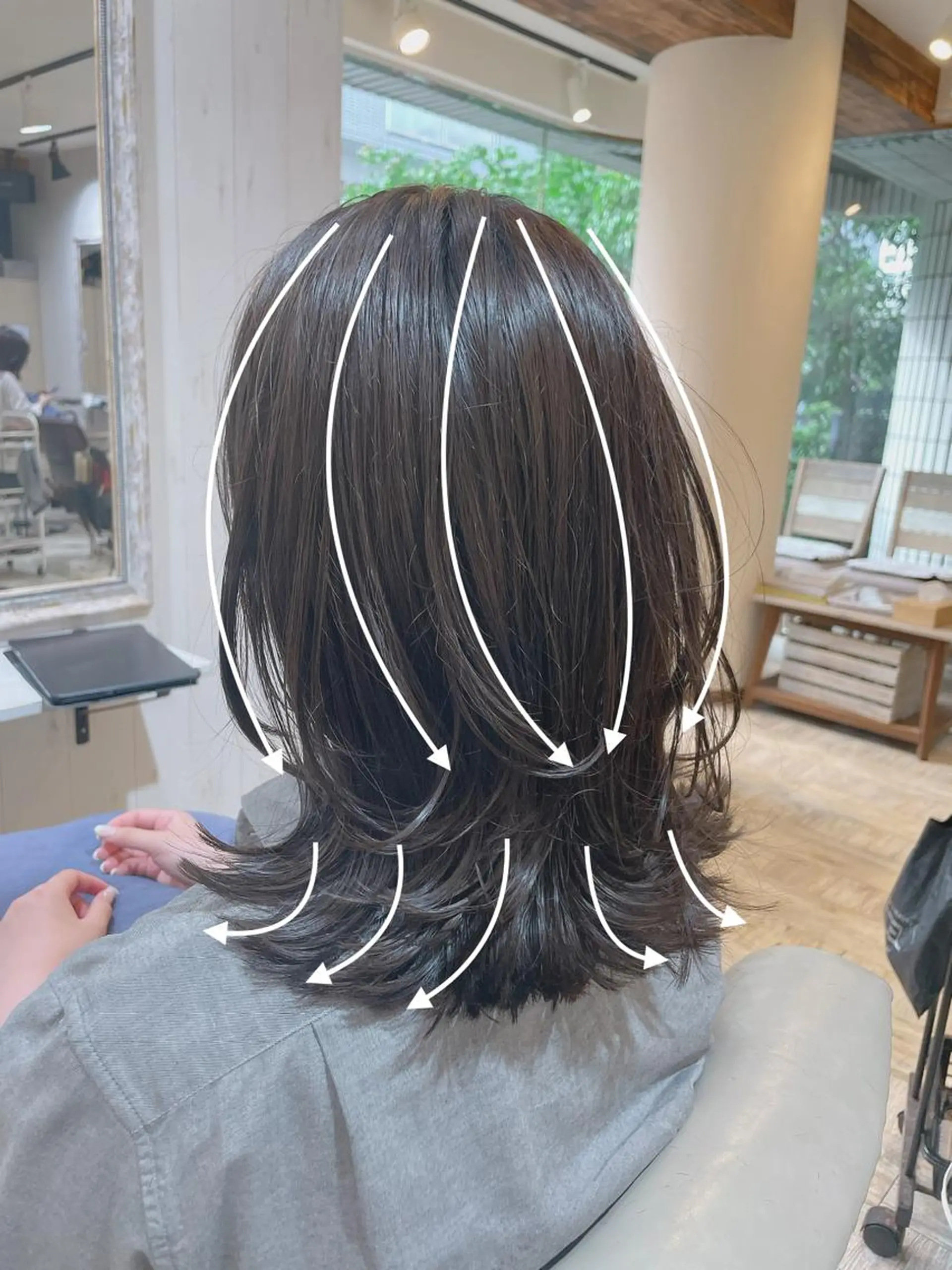 ミディアム カラー ミディアムパーマ アッシュ ミストバング ベージュカラー ブラウンカラー カット ヘアカラー トリートメント 【垢抜け大人髪】 TIARA西山のヘアスタイル