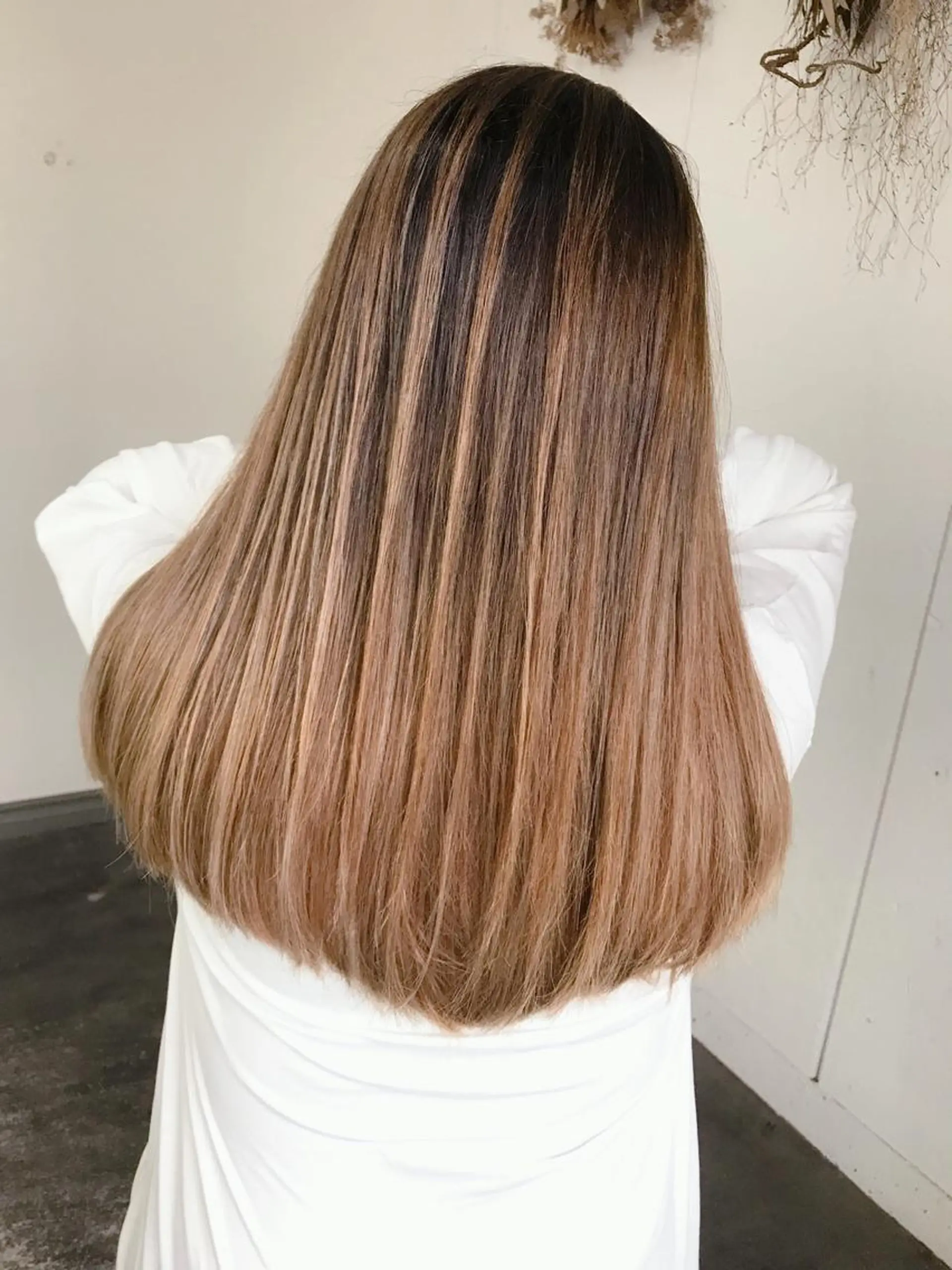 ロング カラー ヘアアレンジ お団子ヘア 切りっぱなしボブ バレイヤージュ デザインカラー グラデーションカラー Mariana/ 鶴原-ハイライトのヘアスタイル