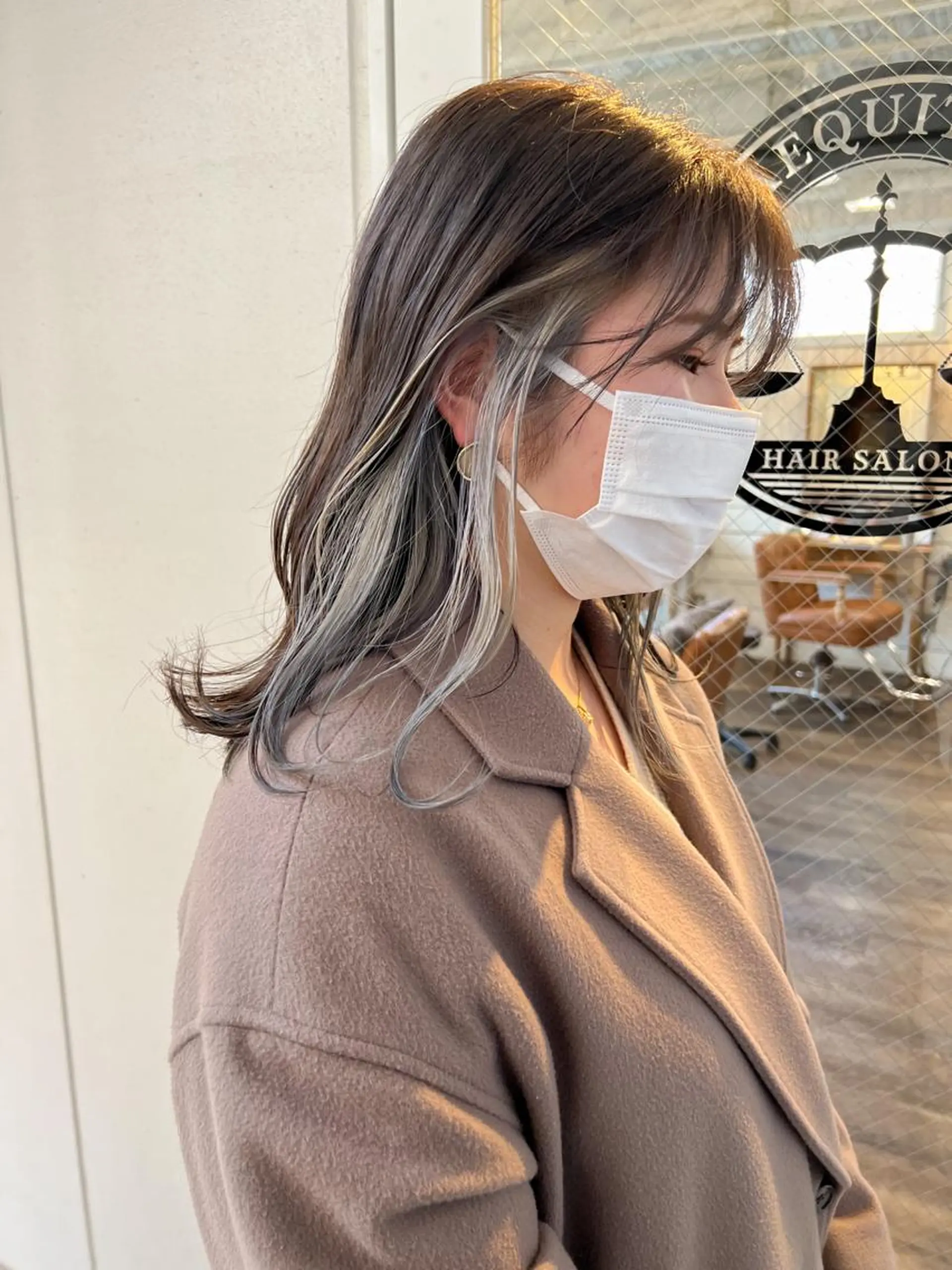 ミディアム カラー ショートボブ ベージュカラー ブリーチ ケアブリーチ 透明感カラー ヘアカラー トリートメント a moment(モーメント)所属・蔵前 デザインカット KOBAYASHIのヘアスタイル