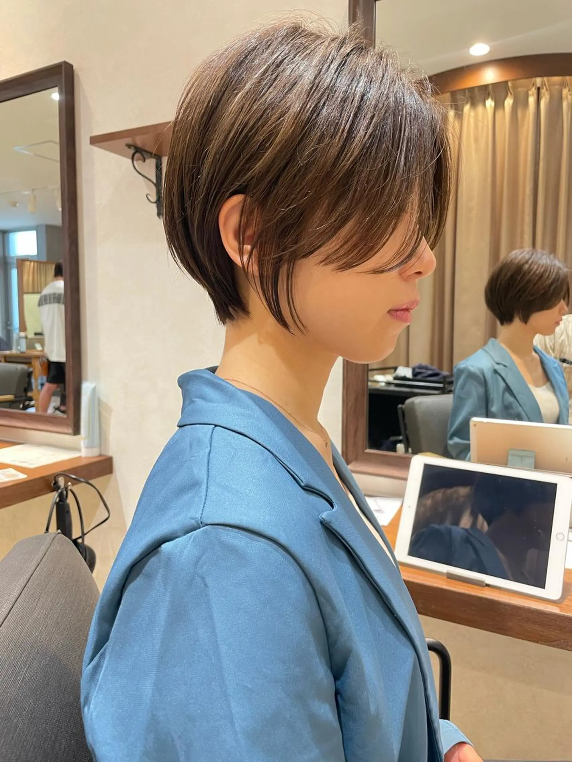 ショート カット ヘアカラー トリートメント 💛美髪ハイトーン LEON🩶のヘアスタイル