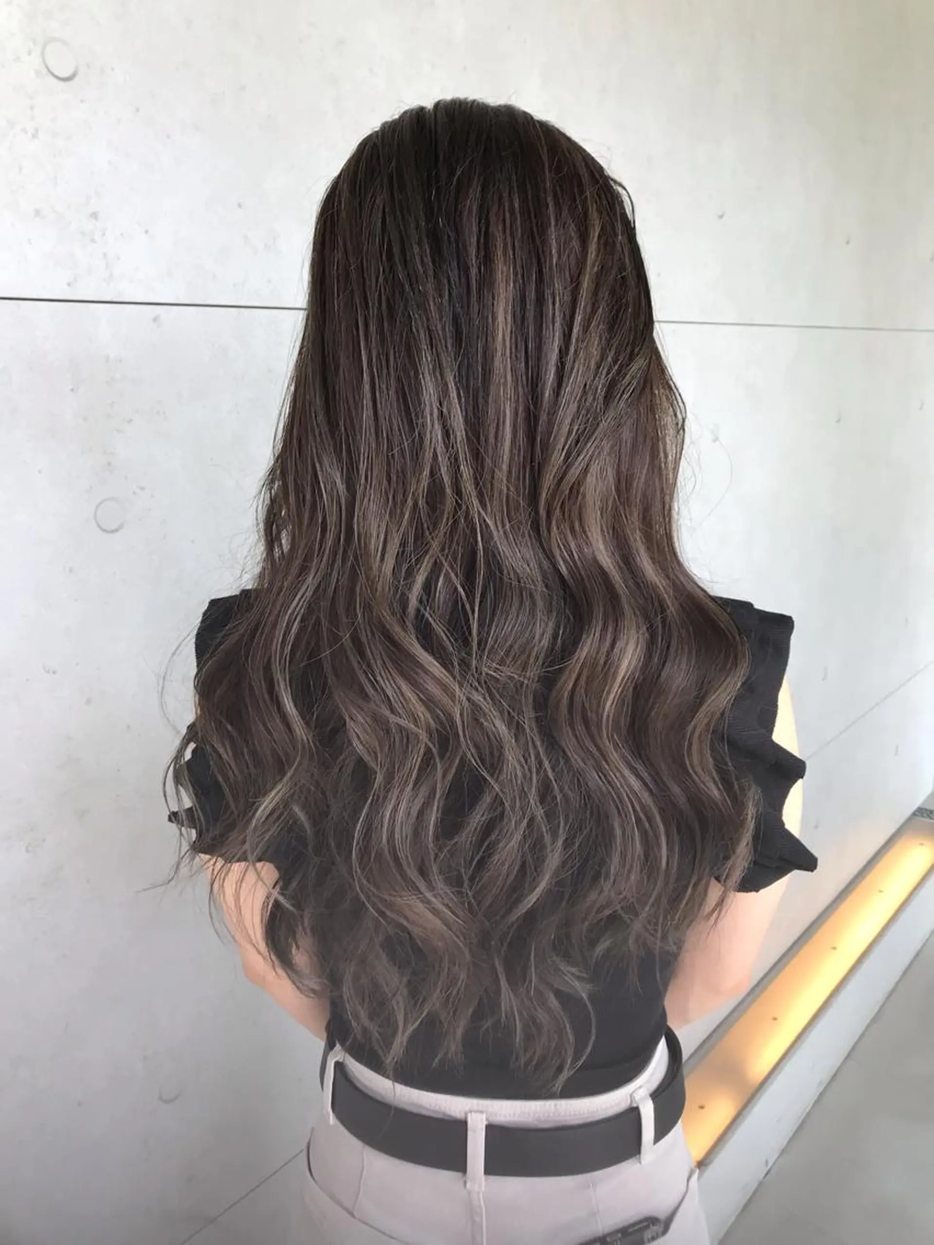 ロング カラー ハイライトカラー ハイライト hair make addict (ヘアーメイク アディクト)所属・addict⭐️ 江川　颯也💎のヘアスタイル