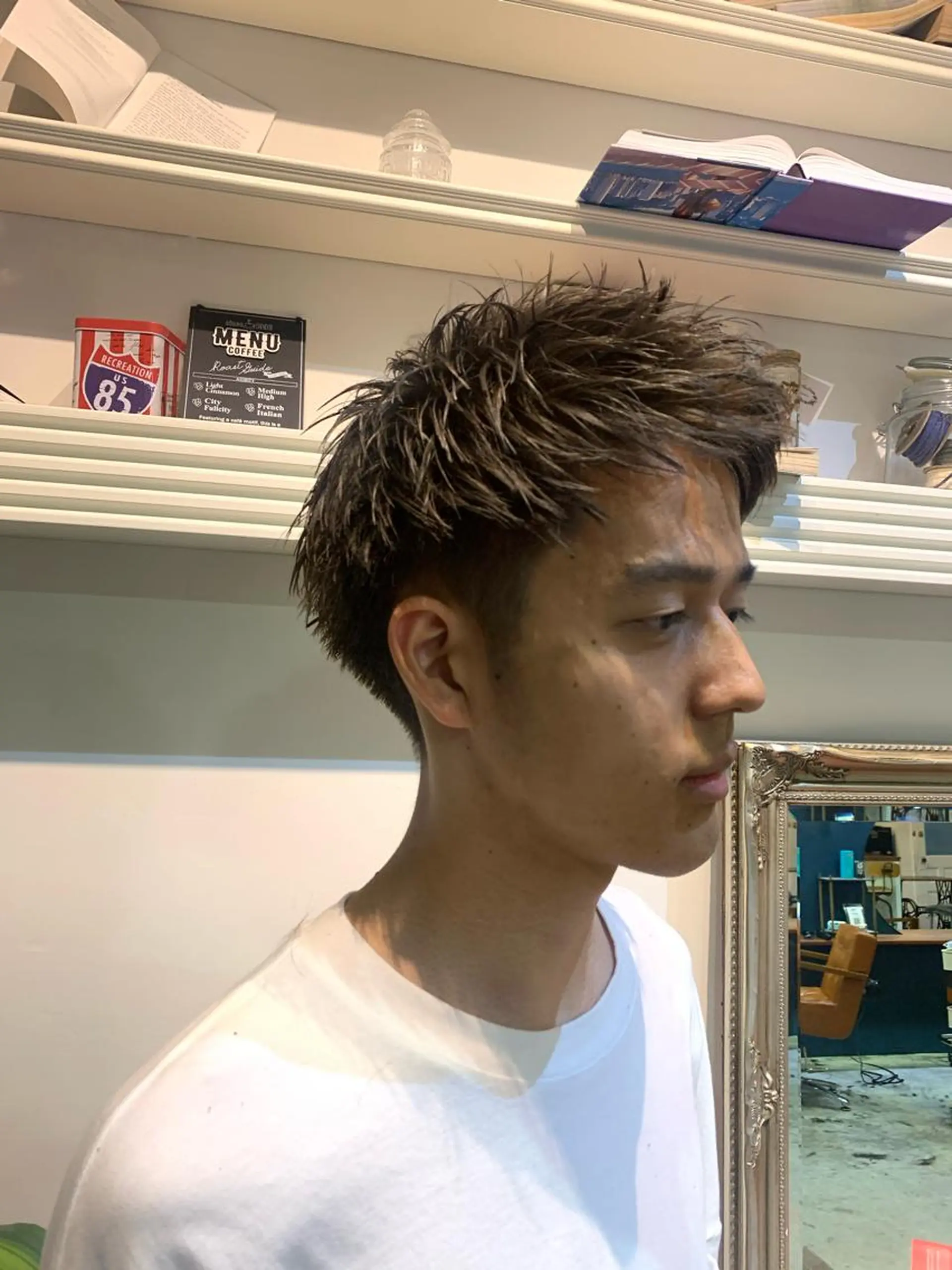 ショート アッシュ ヘアカラー トリートメント ヘッドスパ ヘアセット 山口 竣也のヘアスタイル