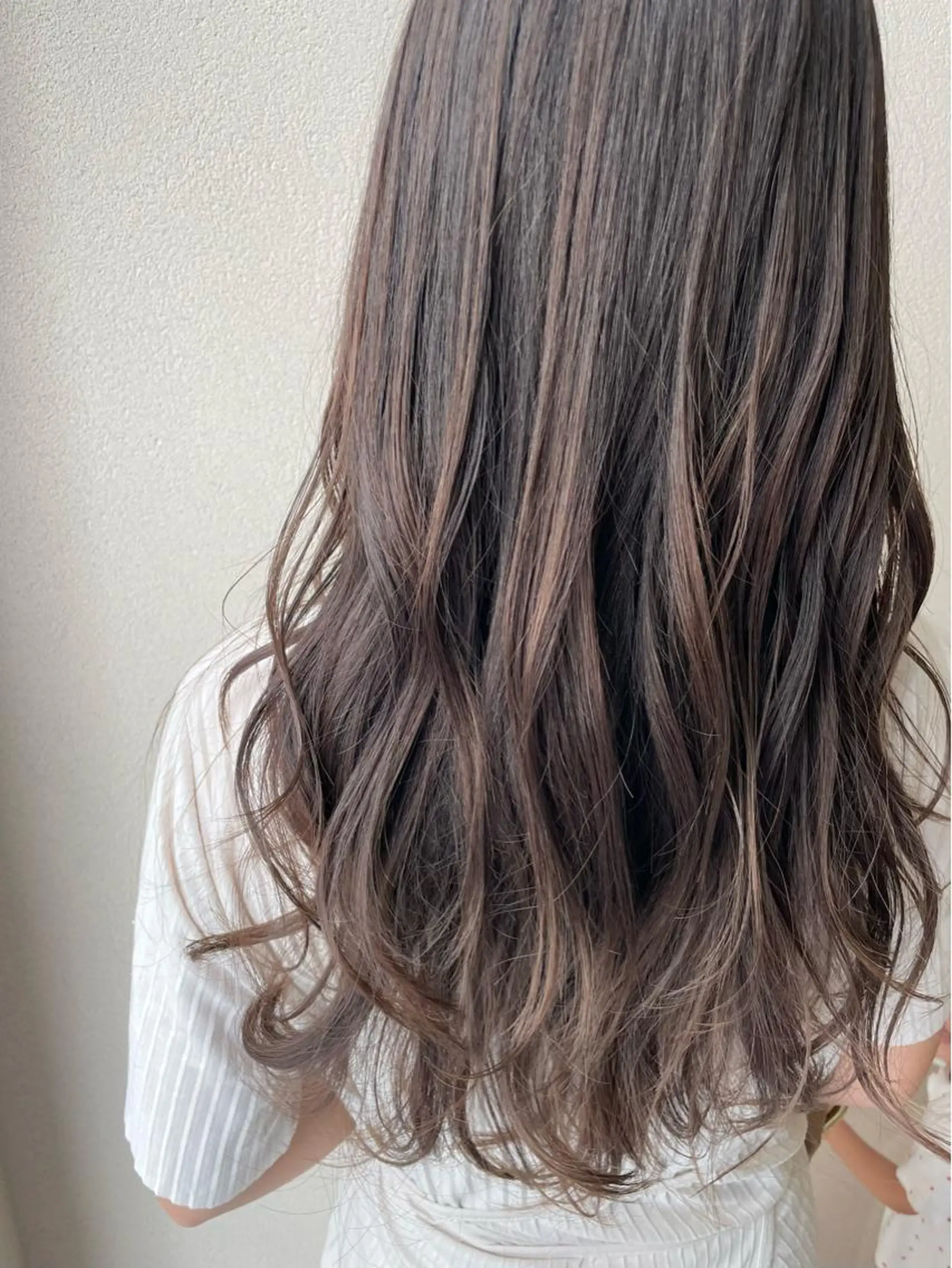 ロング カラー アッシュ ベージュカラー ロング ヘアカラー 沢田 瞳のヘアスタイル