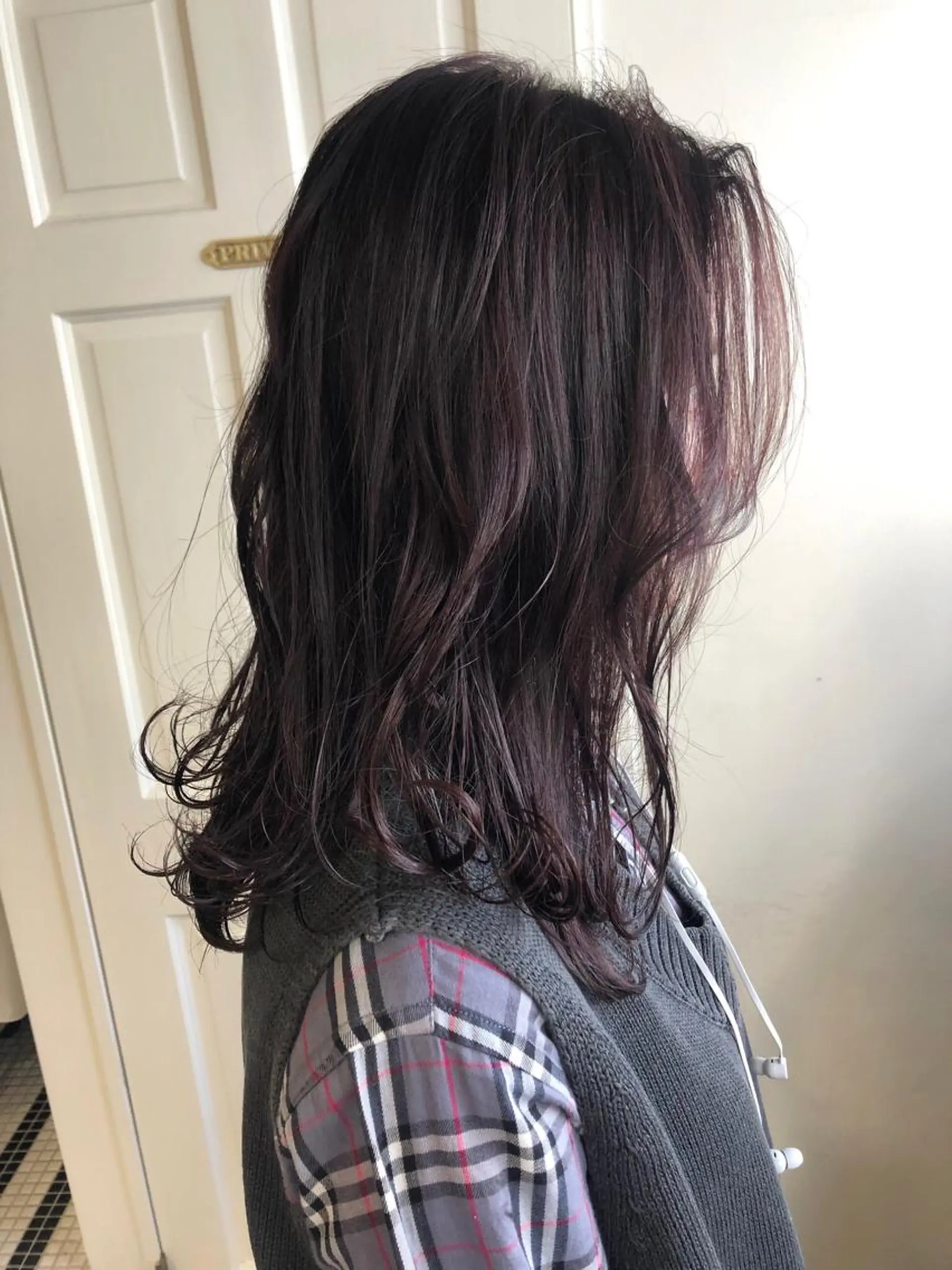ミディアム カラー カット ヘアカラー トリートメント MIOベージュカラー 柔らかいカラーのヘアスタイル