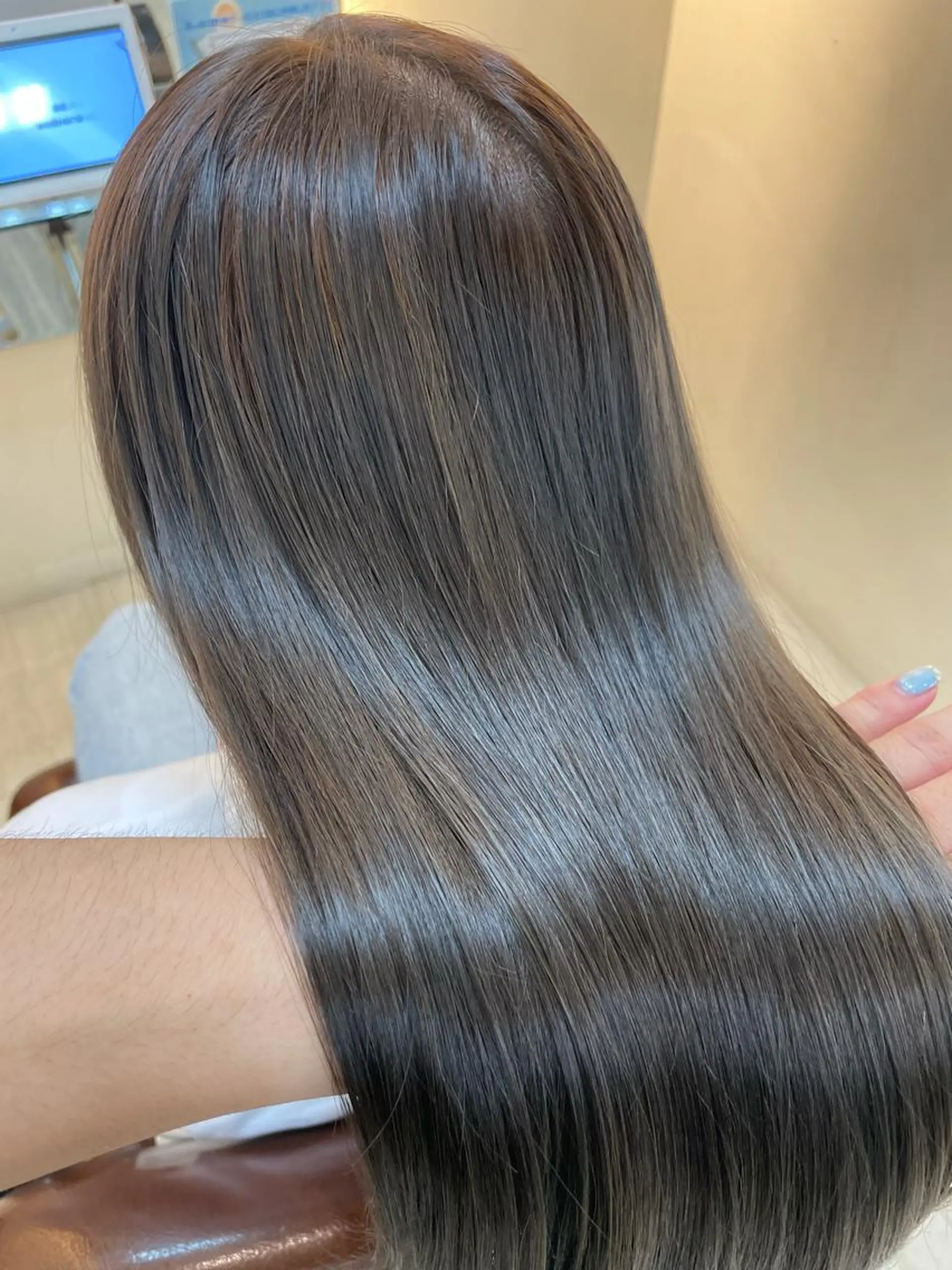 セミロング カラー パーマ ヘアアレンジ メンズ メンズブリーチ ブリーチ ダークシルバー シルバー Hair make frei所属・メンズ専門美容師 堀井隼のヘアスタイル