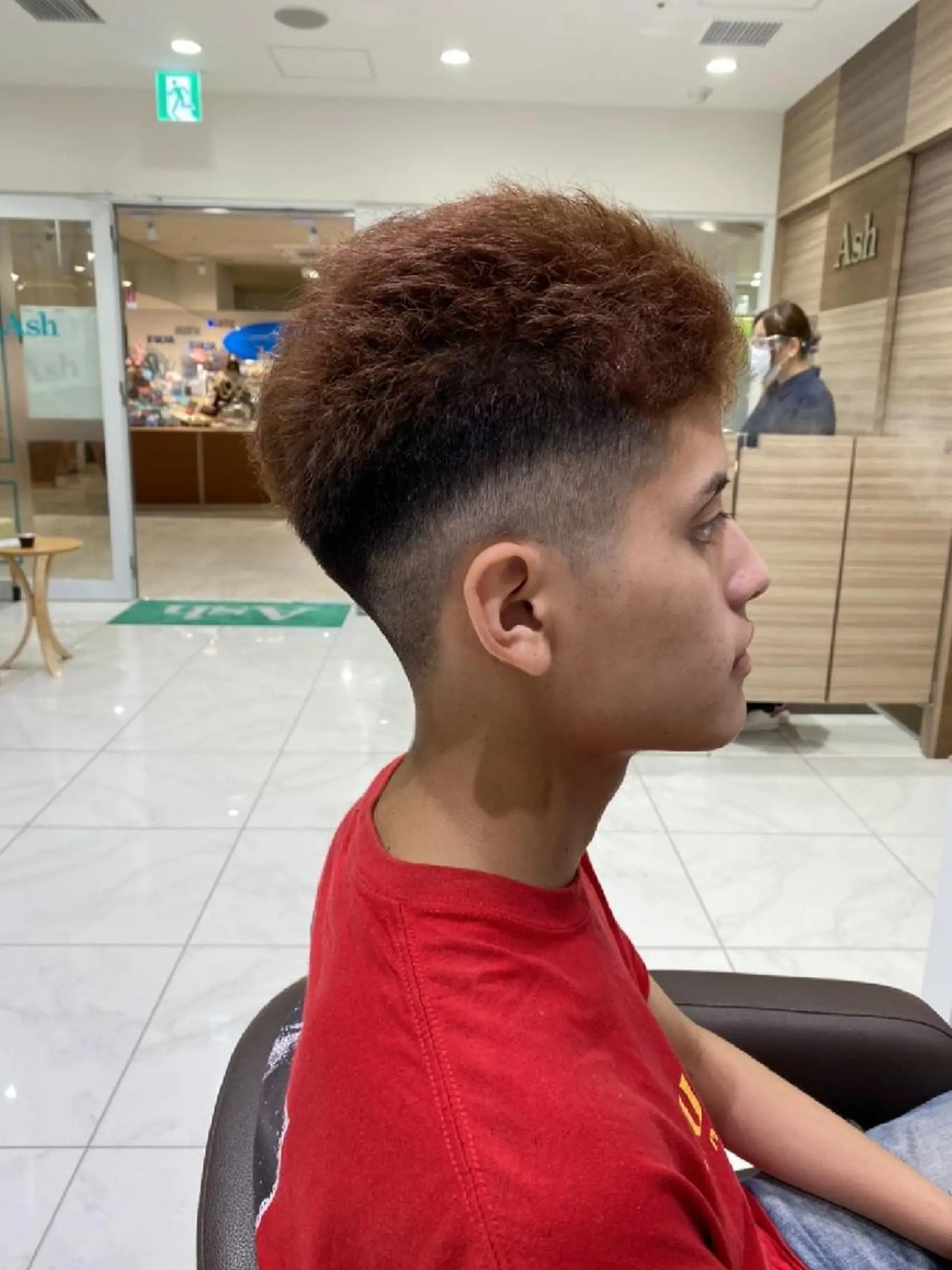 ショート メンズ カラー フェードカット ベージュカラー オレンジ オレンジベージュ 中村 和貴のヘアスタイル