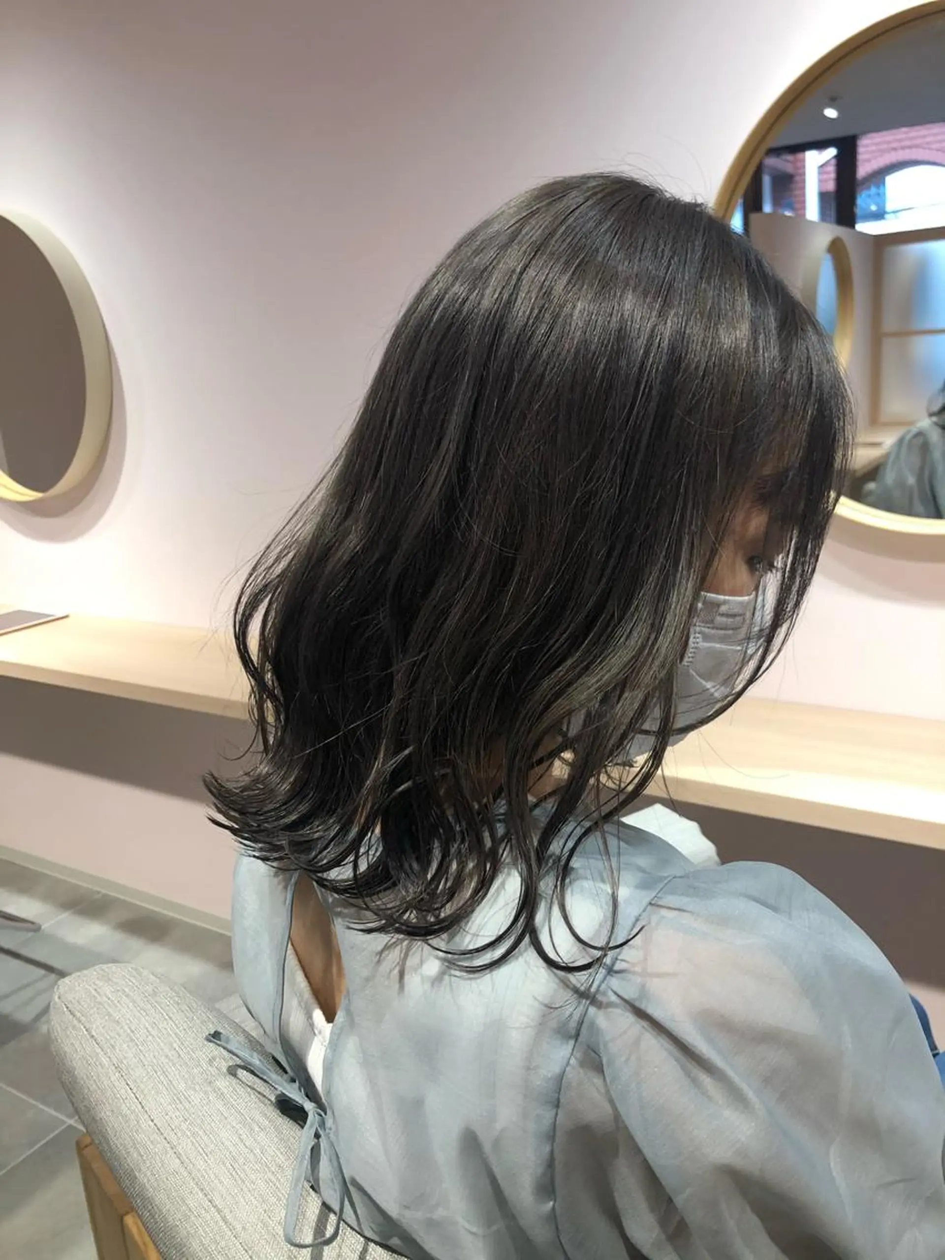 セミロング カラー ブリーチ グレージュ ヘアカラー トリートメント nagisa /縮毛矯正のヘアスタイル