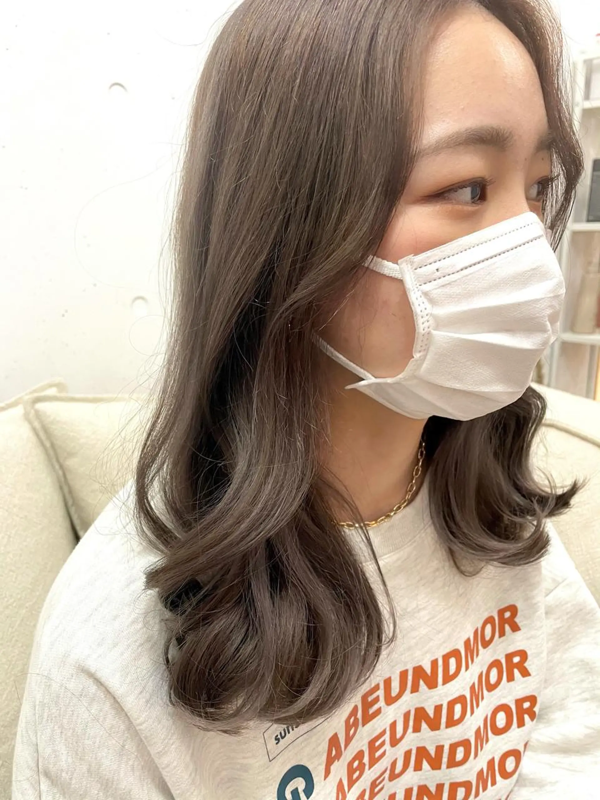 セミロング カラー グレージュ ラベンダーカラー ラベンダーグレージュ ラベンダーグレー ヨシンモリ ヘアカラー トリートメント chama レイヤーカットのヘアスタイル