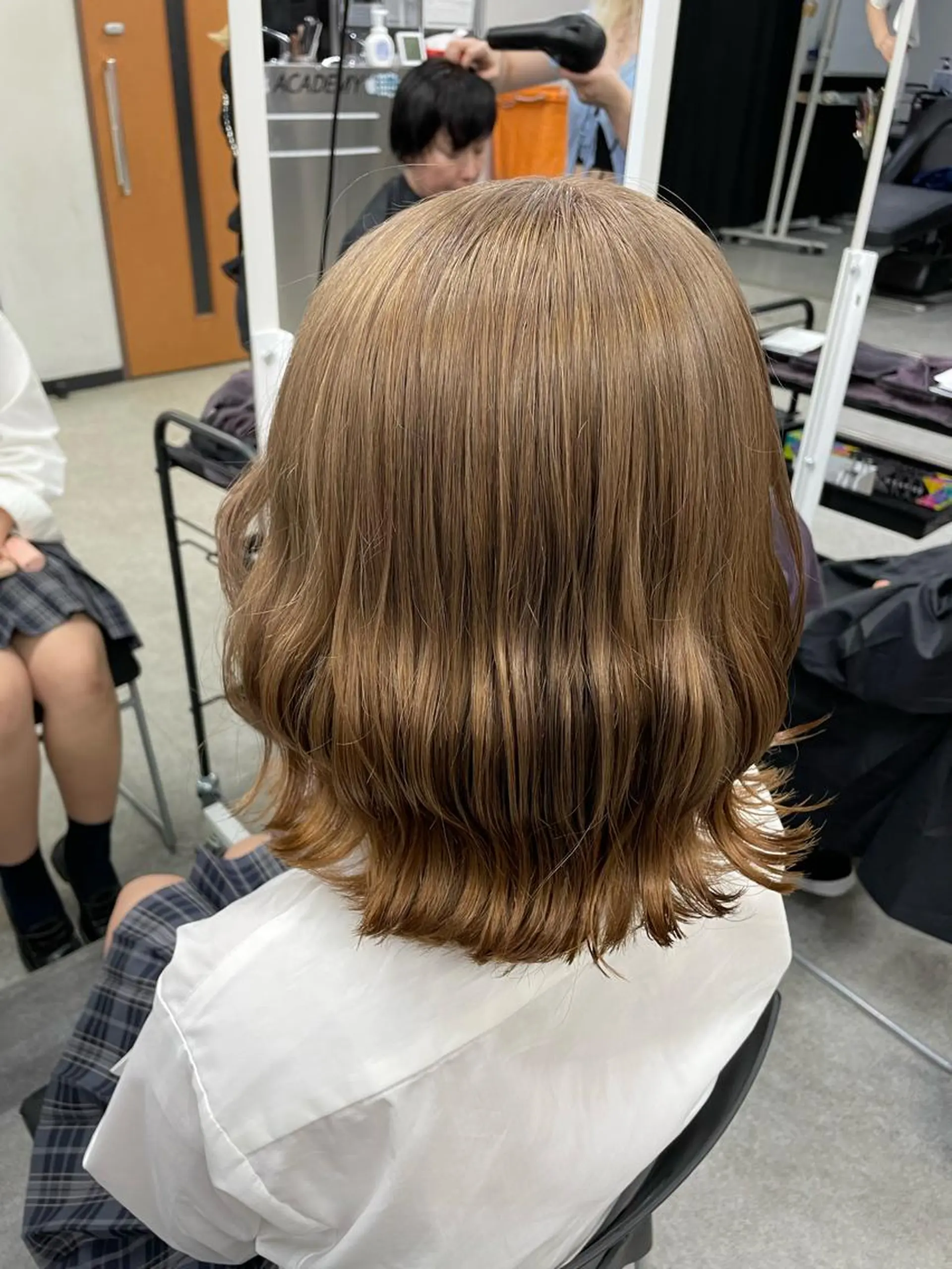 ミディアム ヘアカラー トリートメント ハイトーンブロンド 横浜💞ミオのヘアスタイル