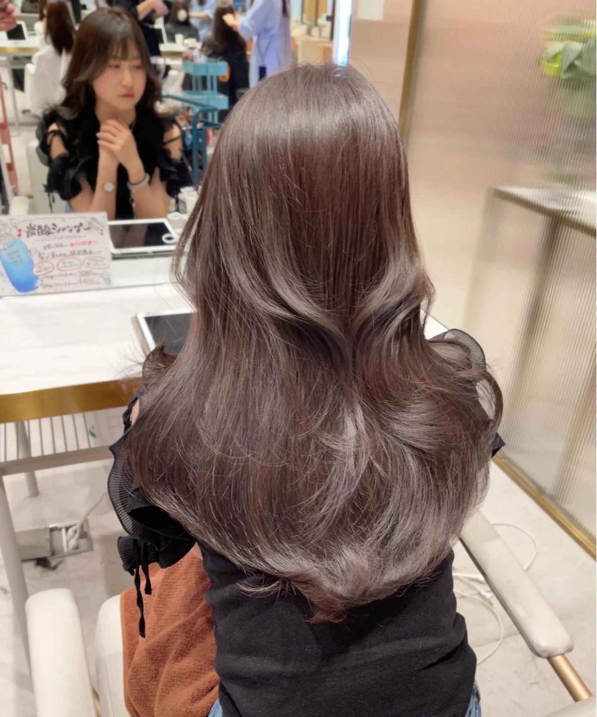 セミロング くびれヘア かきあげバング 似合わせカット 小顔カット ワンホンヘア カット ヘアカラー トリートメント ボブパーマ ウルフパーマのヘアスタイル