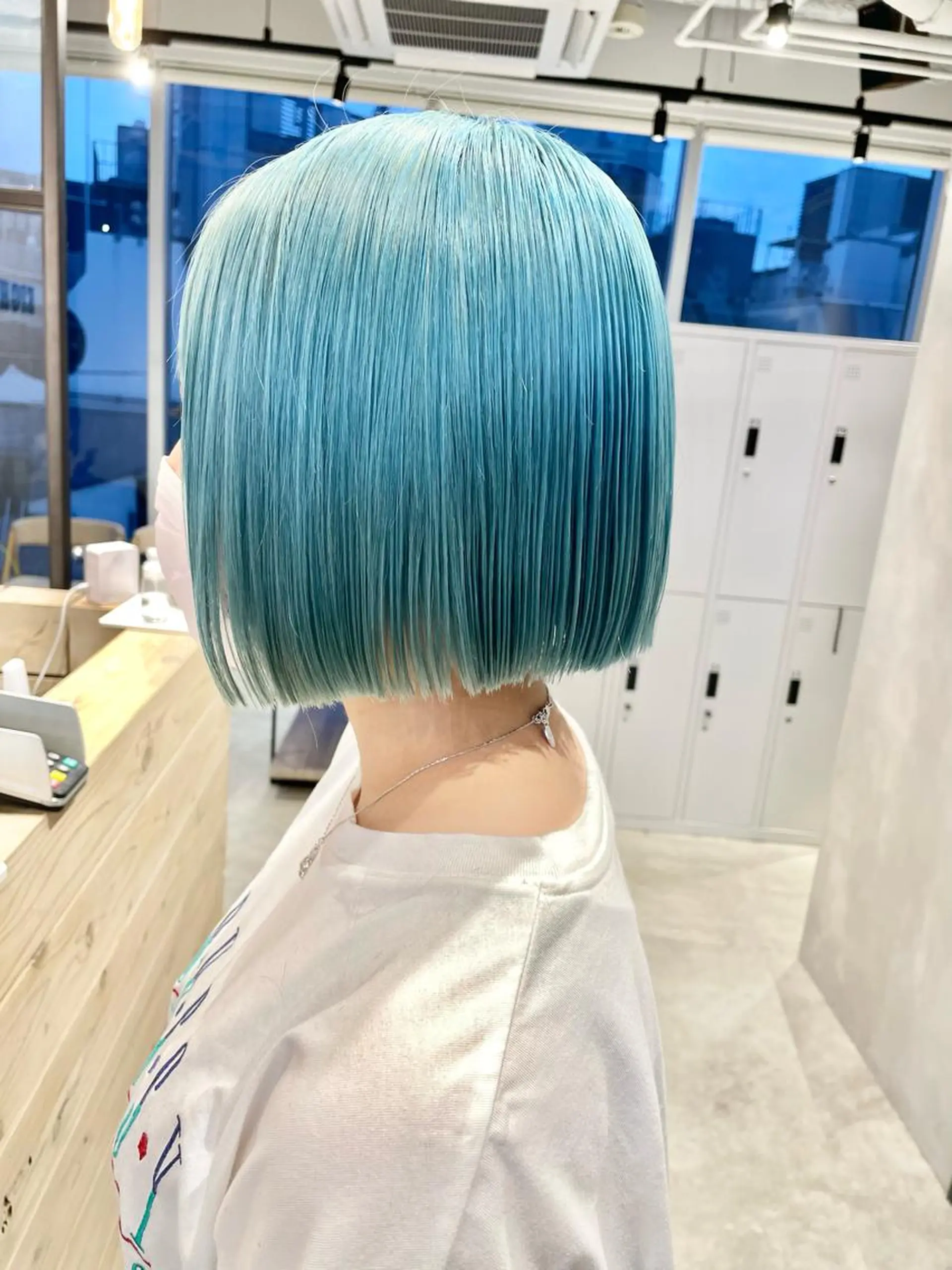 ショート カラー ブルーカラー meme原宿所属・ブロンド・ハイトーン ／遠藤将太のヘアスタイル